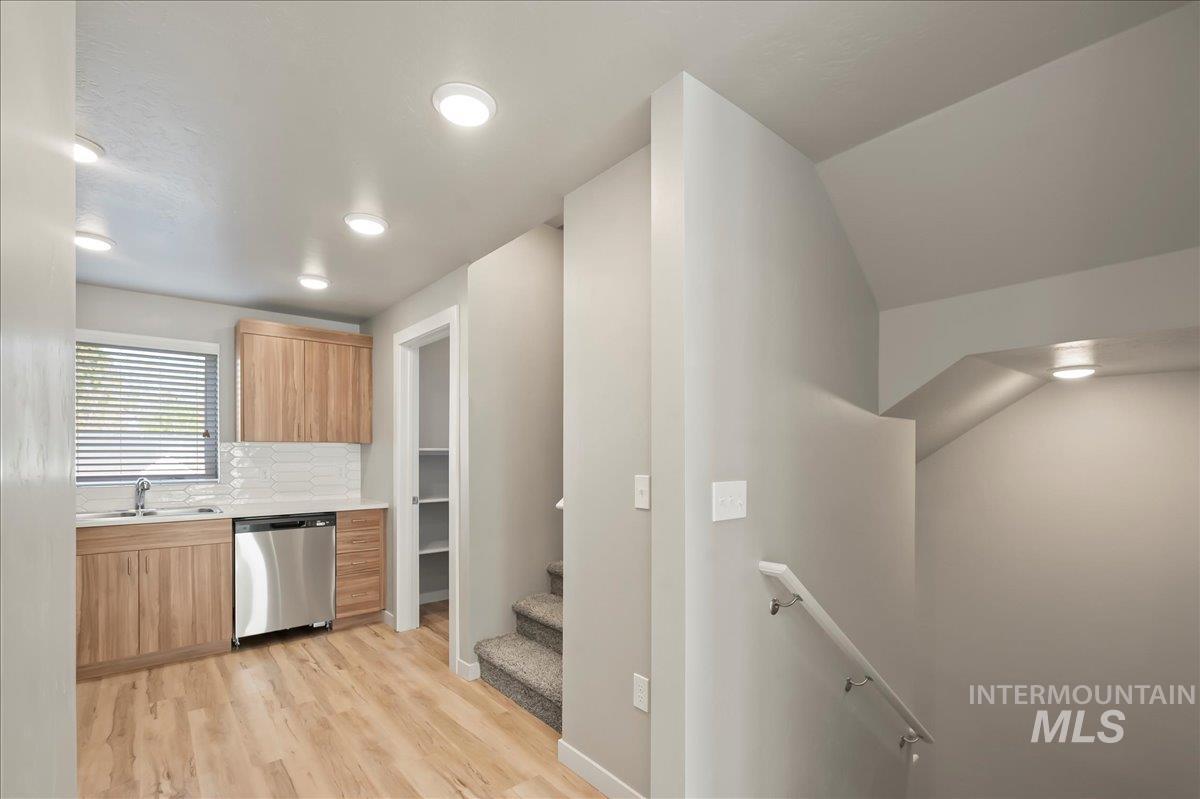 1819 S Vista Ave, Boise, Idaho 83705, 2 Bedrooms, 2.5 Bathrooms, Rental For Rent, Price $2,100, 98924954