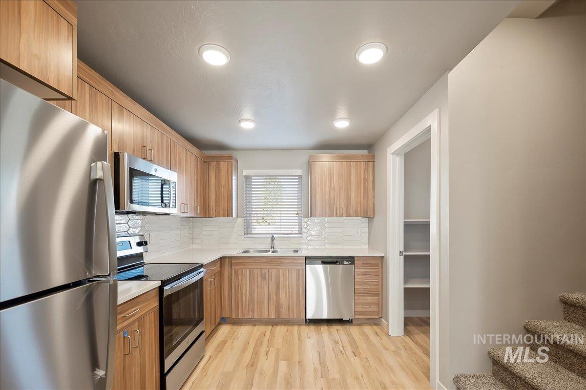 1819 S Vista Ave, Boise, Idaho 83705, 2 Bedrooms, 2.5 Bathrooms, Rental For Rent, Price $2,100, 98924954