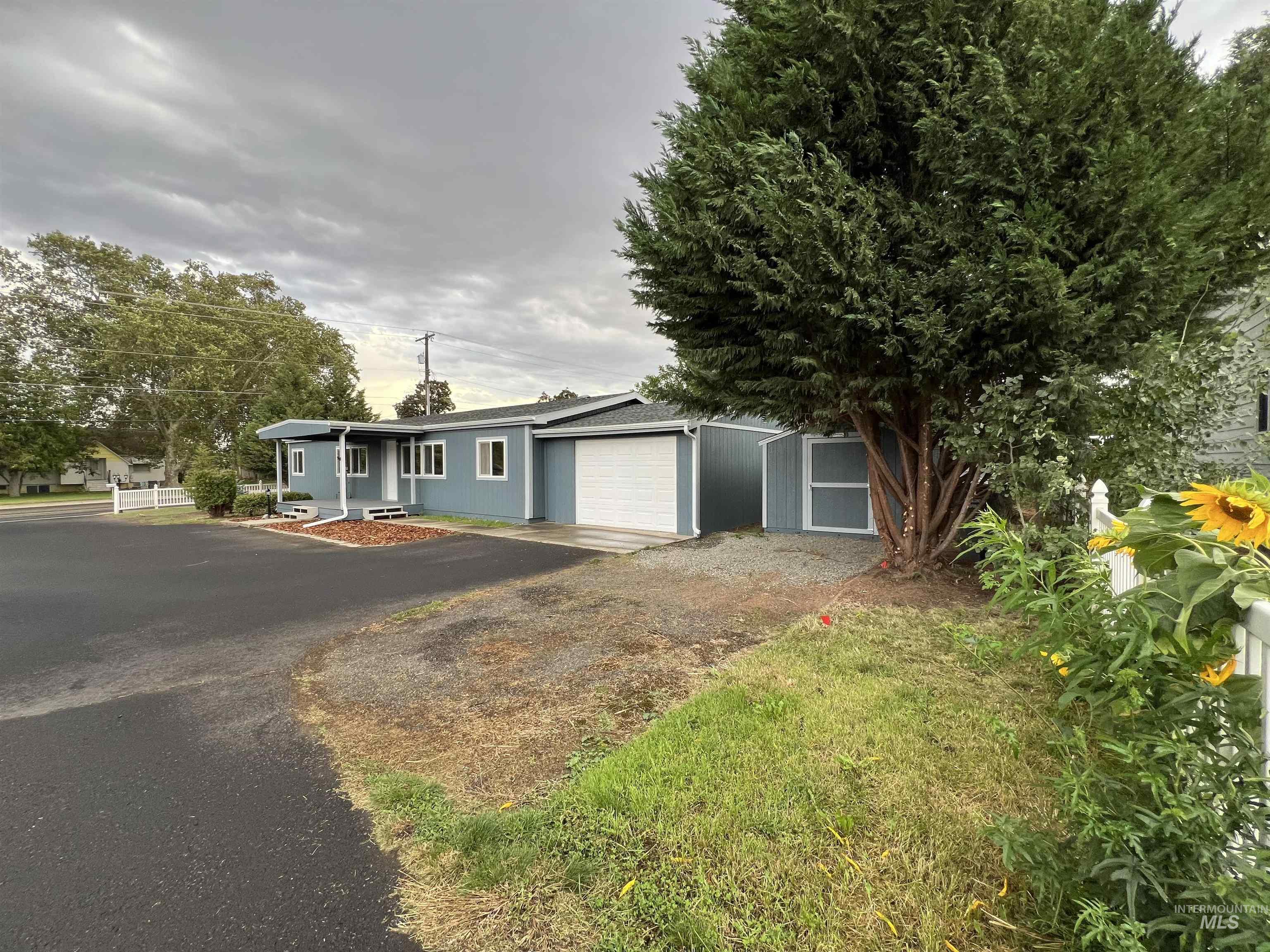 1218 15th St, Clarkston, Washington 99403, 3 Bedrooms, 2 Bathrooms, Residential For Sale, Price $289,000,MLS 98924964