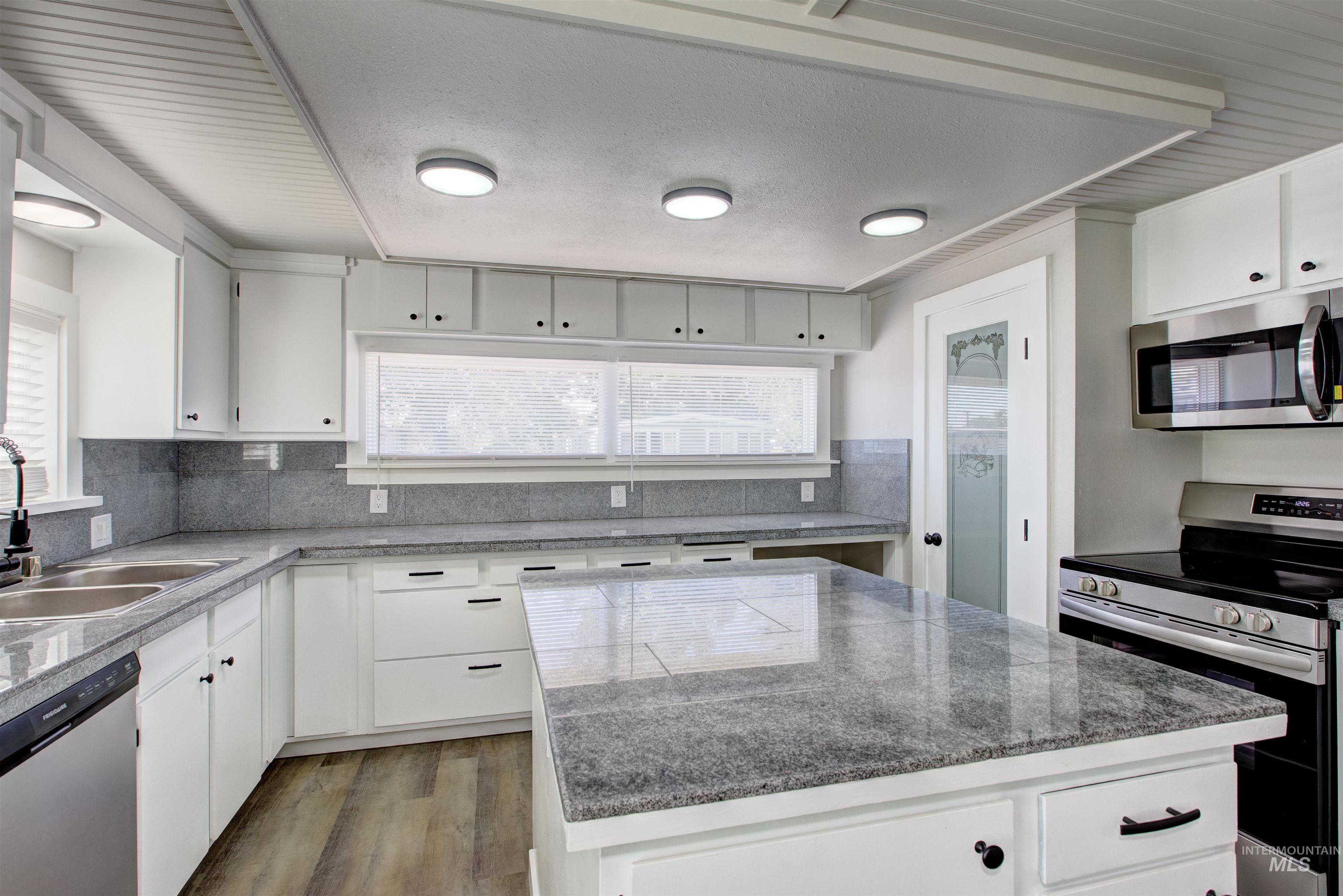 5015 E Ustick Rd, Caldwell, Idaho 83605, 2 Bedrooms, 1 Bathroom, Residential For Sale, Price $99,000, 98924995