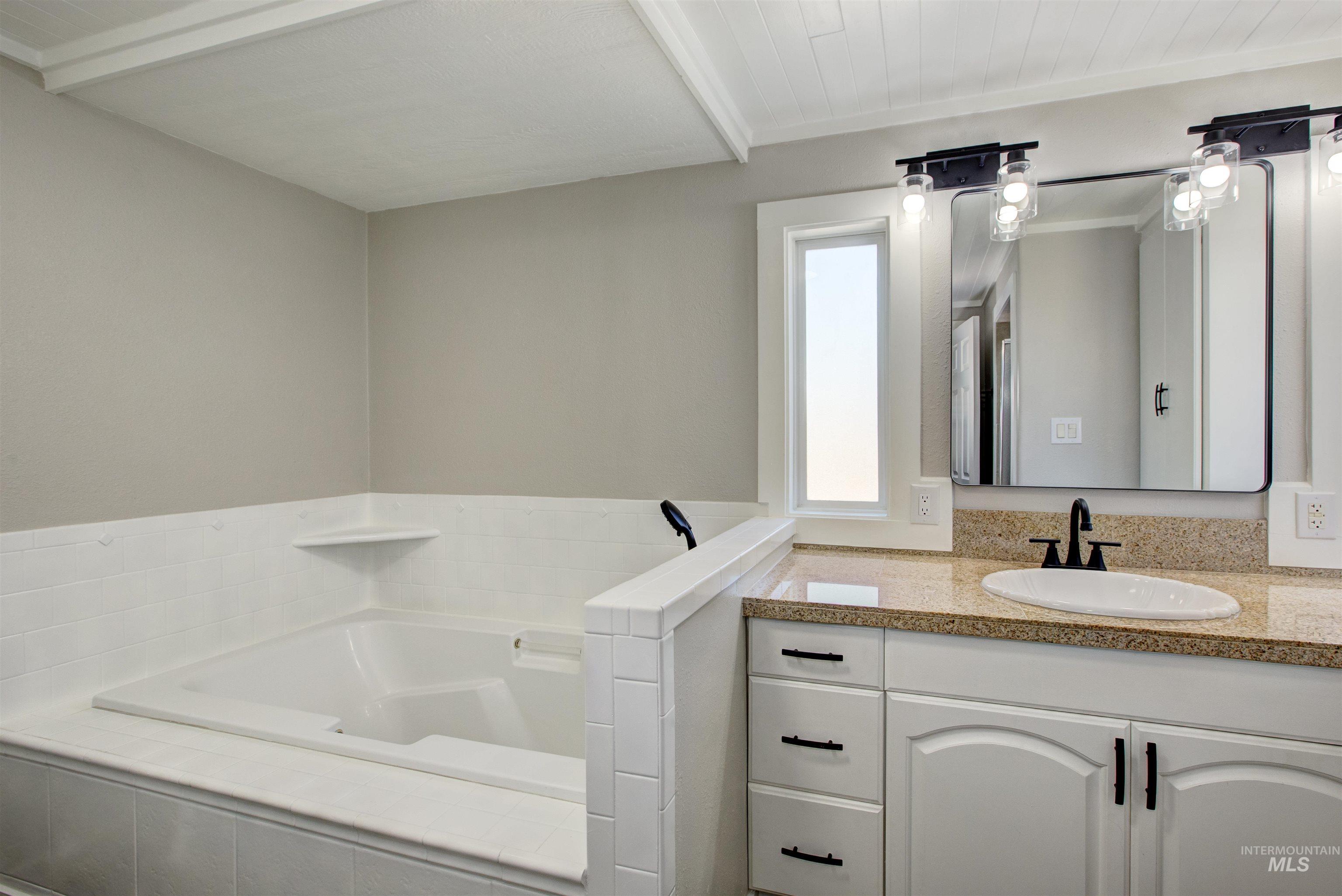 5015 E Ustick Rd, Caldwell, Idaho 83605, 2 Bedrooms, 1 Bathroom, Residential For Sale, Price $99,000, 98924995