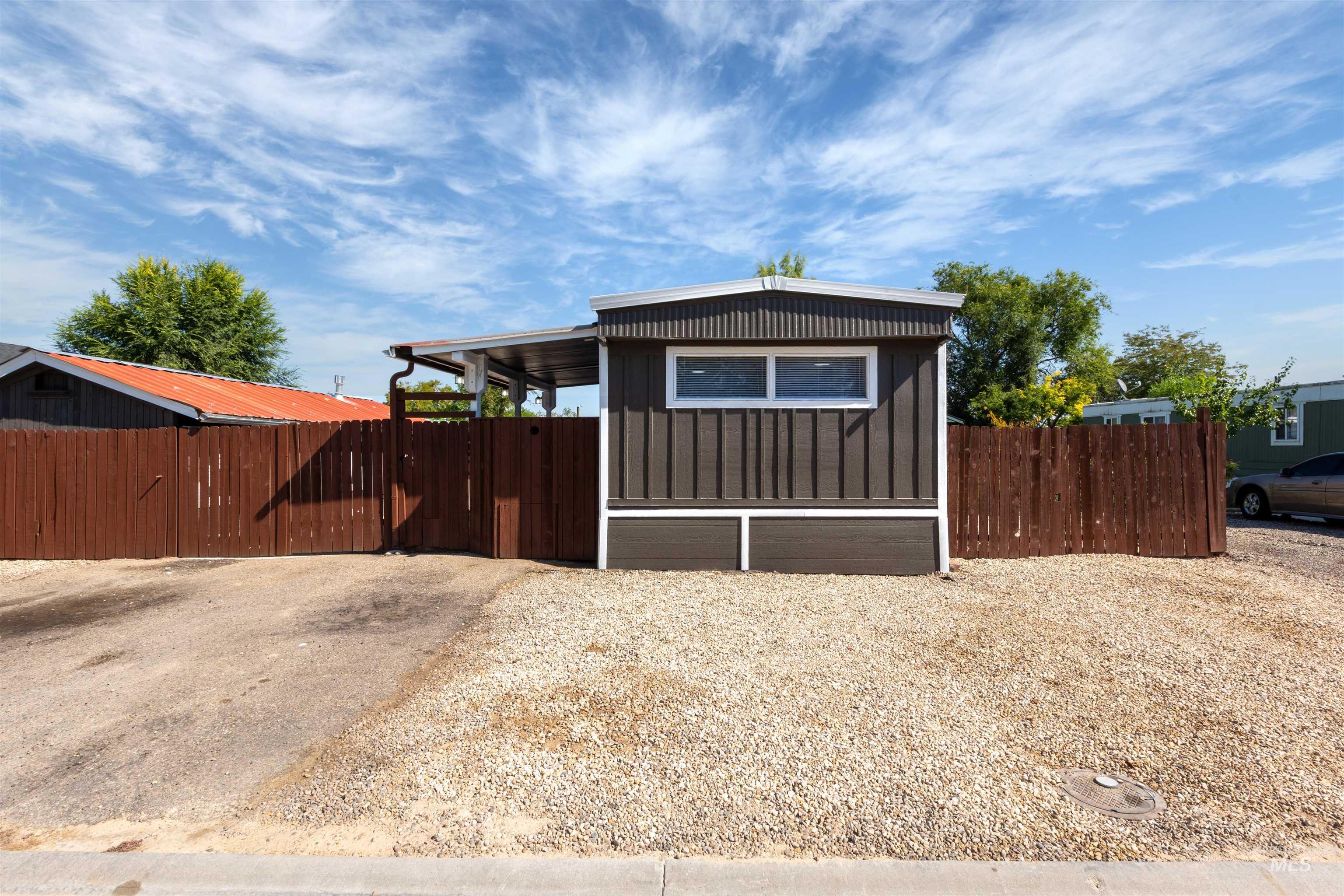 5015 E Ustick Rd, Caldwell, Idaho 83605, 2 Bedrooms, 1 Bathroom, Residential For Sale, Price $99,000, 98924995