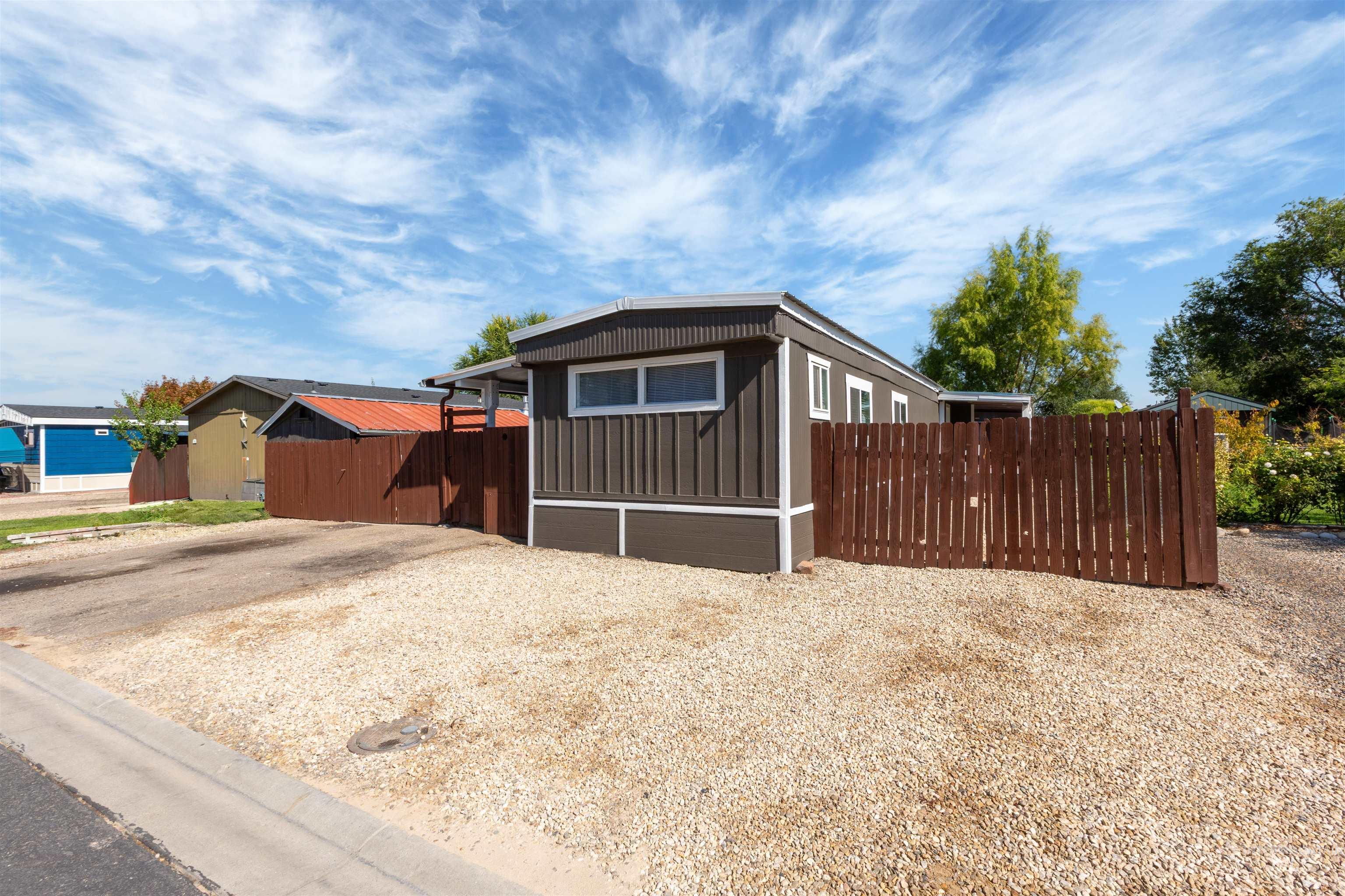 5015 E Ustick Rd, Caldwell, Idaho 83605, 2 Bedrooms, 1 Bathroom, Residential For Sale, Price $99,000, 98924995