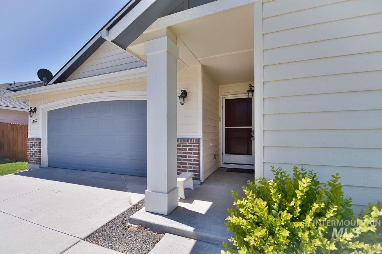 457 E Joshua Tree Dr, Meridian, Idaho 83646, 3 Bedrooms, 2 Bathrooms, Residential For Sale, Price $415,000,MLS 98925022