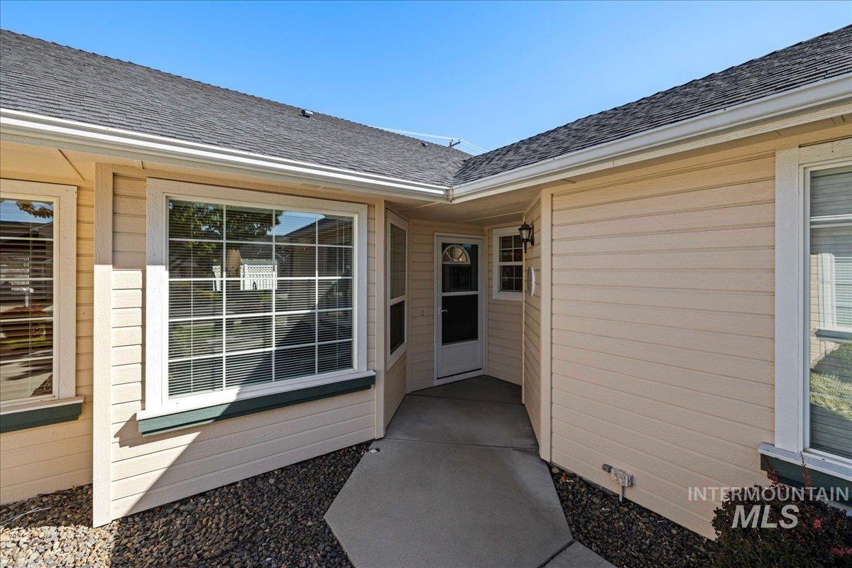 2700 N Aronmink Ln, Meridian, Idaho 83646, 2 Bedrooms, 2 Bathrooms, Residential For Sale, Price $389,500,MLS 98925090