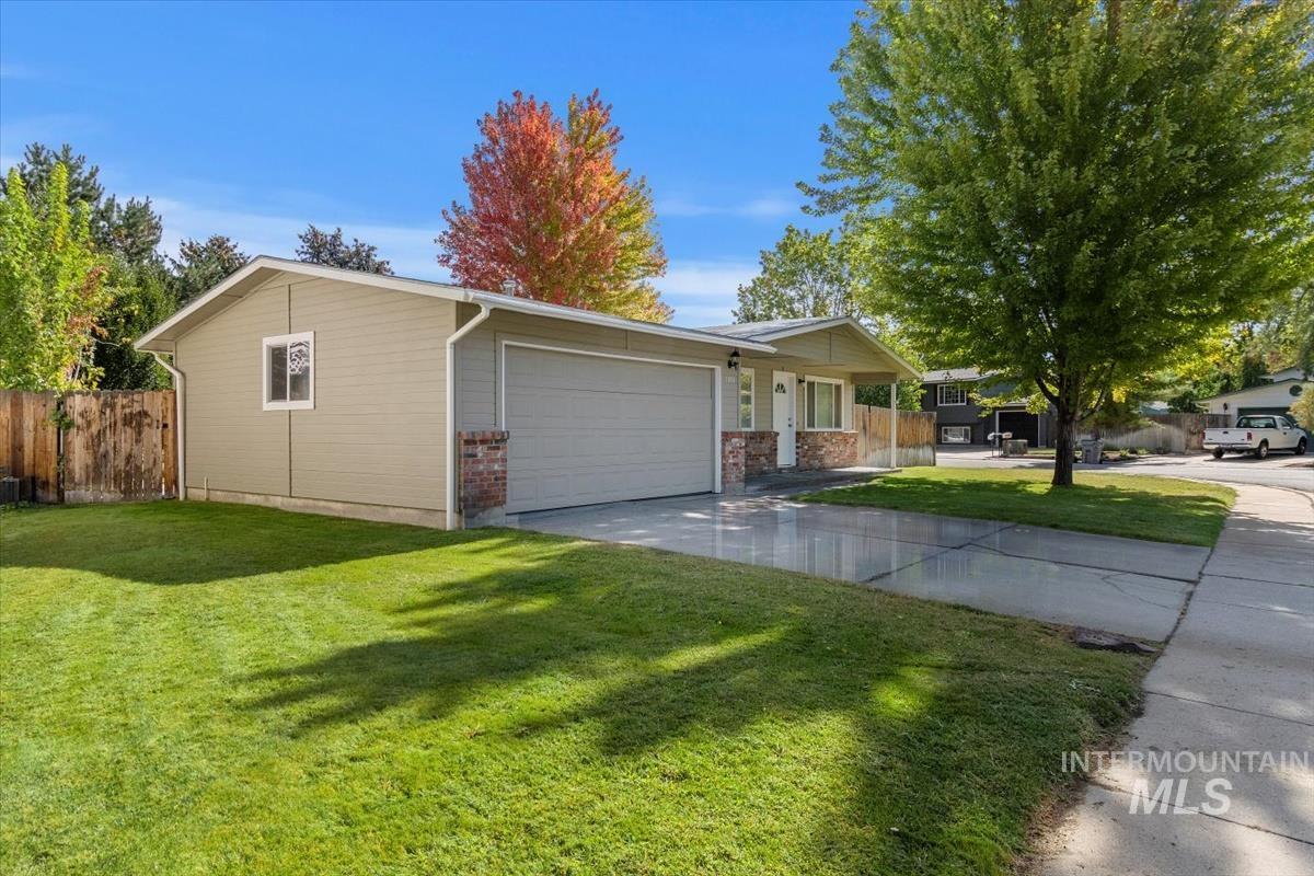 2868 N Coventry Pl, Boise, Idaho 83704, 3 Bedrooms, 1.5 Bathrooms, Residential For Sale, Price $389,000,MLS 98925119