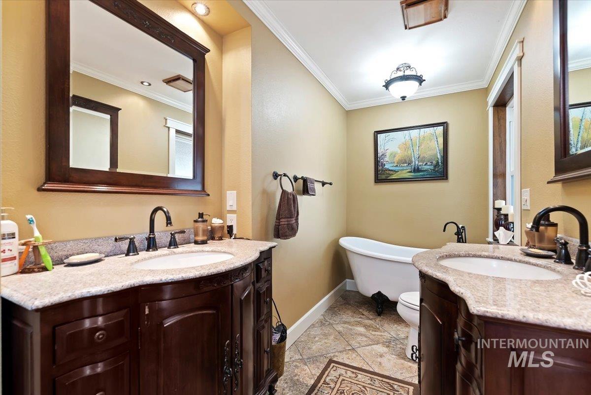 6926 Highway 44, Star, Idaho 83669, 5 Bedrooms, 4.5 Bathrooms, Residential For Sale, Price $920,000, 98925182