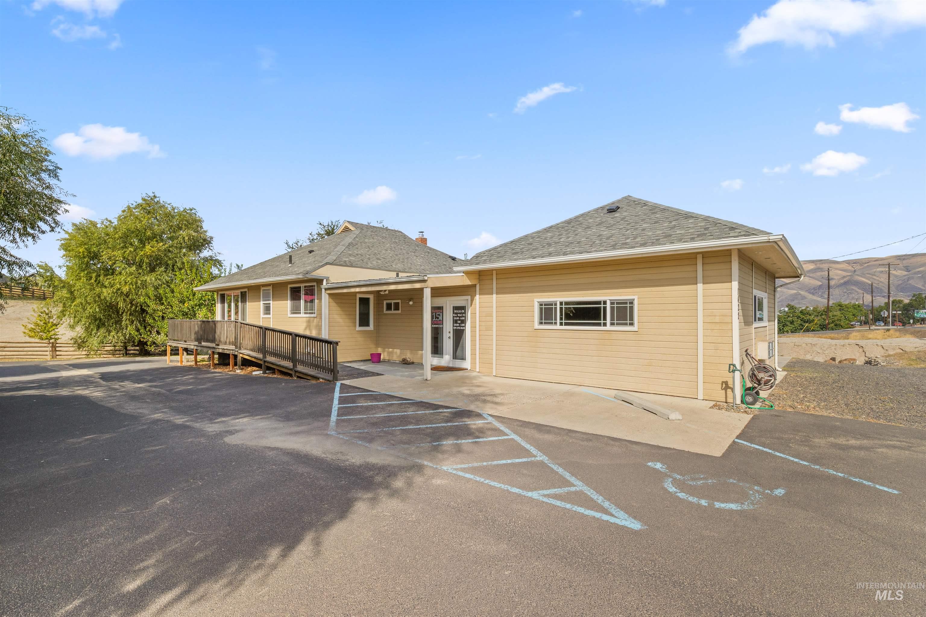 1422 15th Street, Clarkston, Washington 99403, 4 Bedrooms, Business/Commercial For Sale, Price $499,999, 98925191