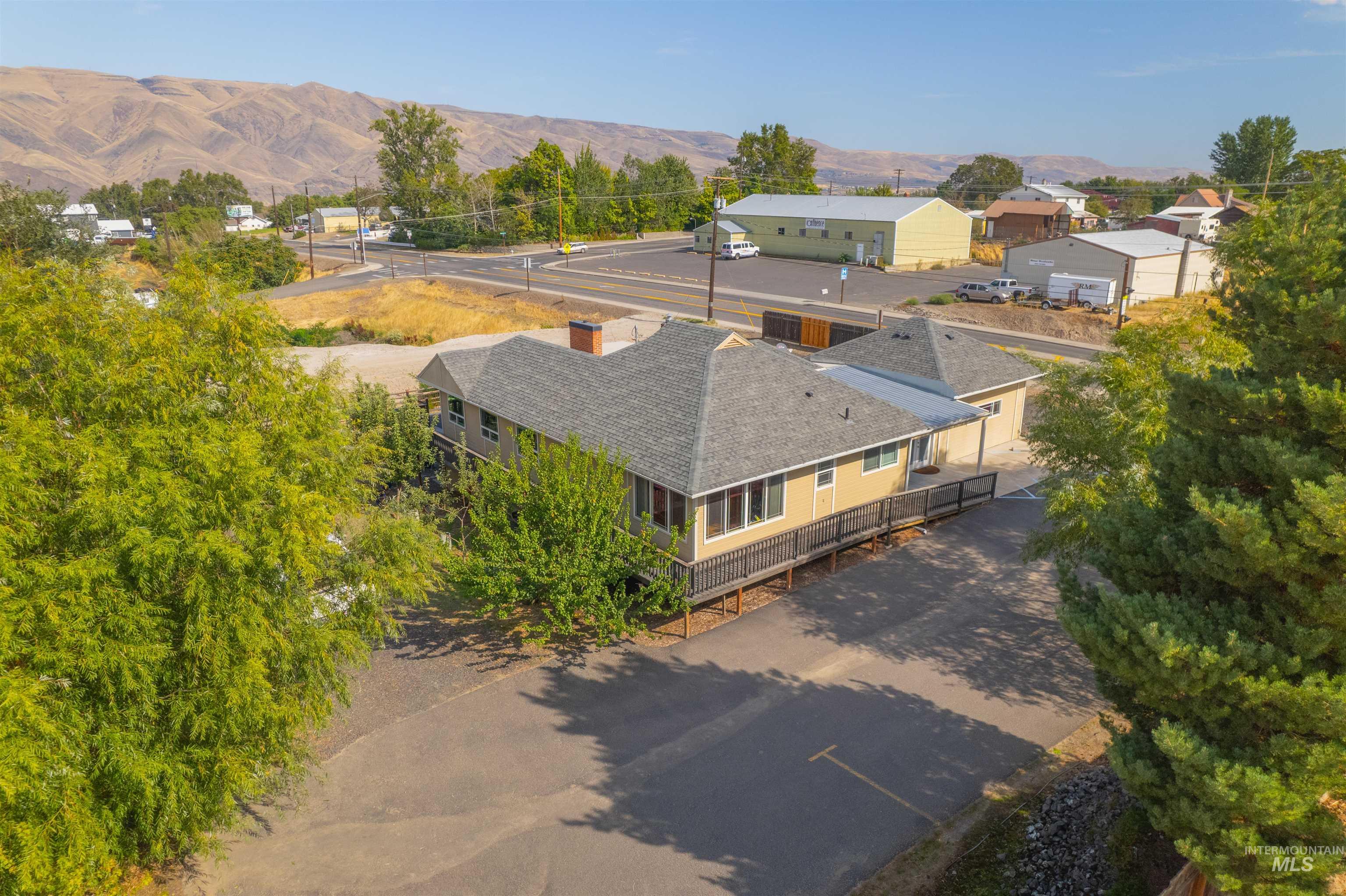 1422 15th Street, Clarkston, Washington 99403, 4 Bedrooms, Business/Commercial For Sale, Price $499,999, 98925191