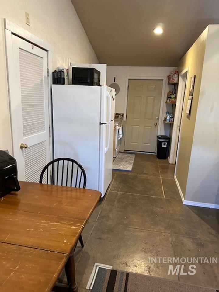 94 N Oneida, Glenns Ferry, Idaho 83623, 2 Bedrooms, 2 Bathrooms, Residential Income For Sale, Price $284,000, 98925201
