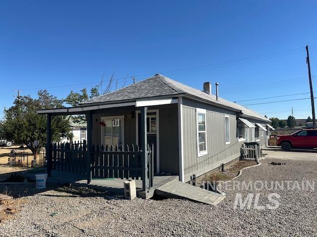 94 N Oneida, Glenns Ferry, Idaho 83623, 2 Bedrooms, 2 Bathrooms, Residential Income For Sale, Price $284,000, 98925201