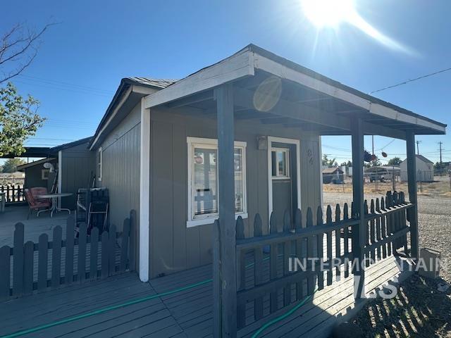 94 N Oneida, Glenns Ferry, Idaho 83623, 2 Bedrooms, 2 Bathrooms, Residential Income For Sale, Price $284,000, 98925201