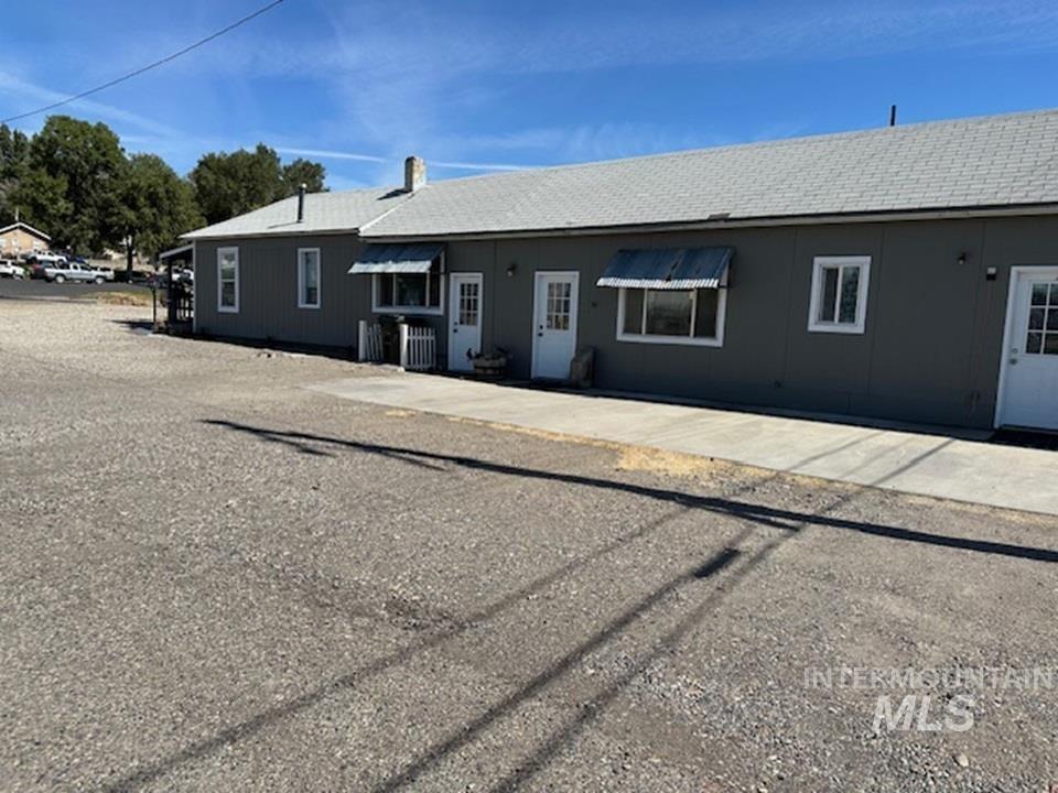 94 N Oneida, Glenns Ferry, Idaho 83623, 2 Bedrooms, 2 Bathrooms, Residential Income For Sale, Price $284,000, 98925201