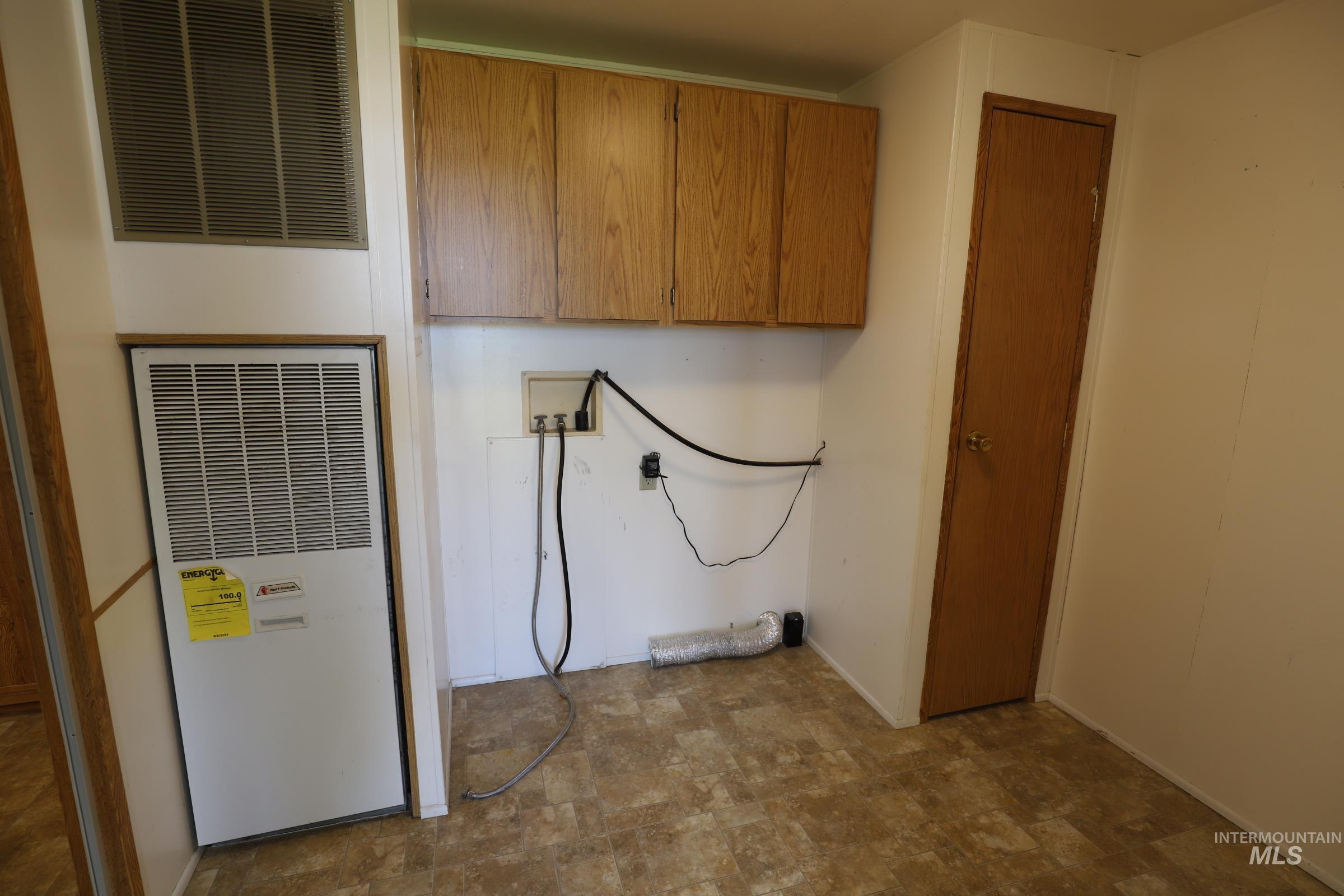 450 Pole Line Road, Twin Falls, Idaho 83301-3050, 3 Bedrooms, 2 Bathrooms, Residential For Sale, Price $119,900, 98925229
