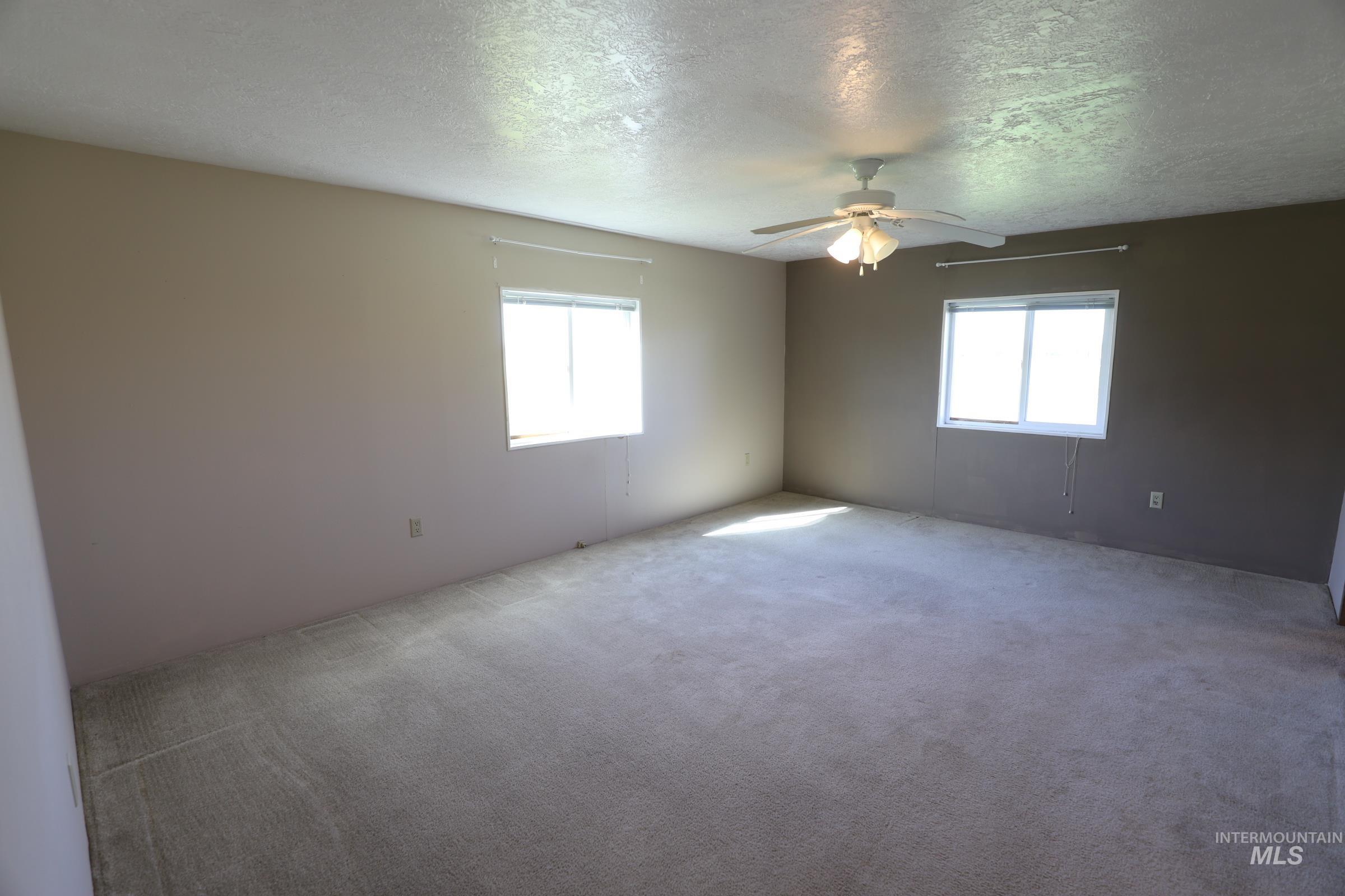 450 Pole Line Road, Twin Falls, Idaho 83301-3050, 3 Bedrooms, 2 Bathrooms, Residential For Sale, Price $119,900, 98925229