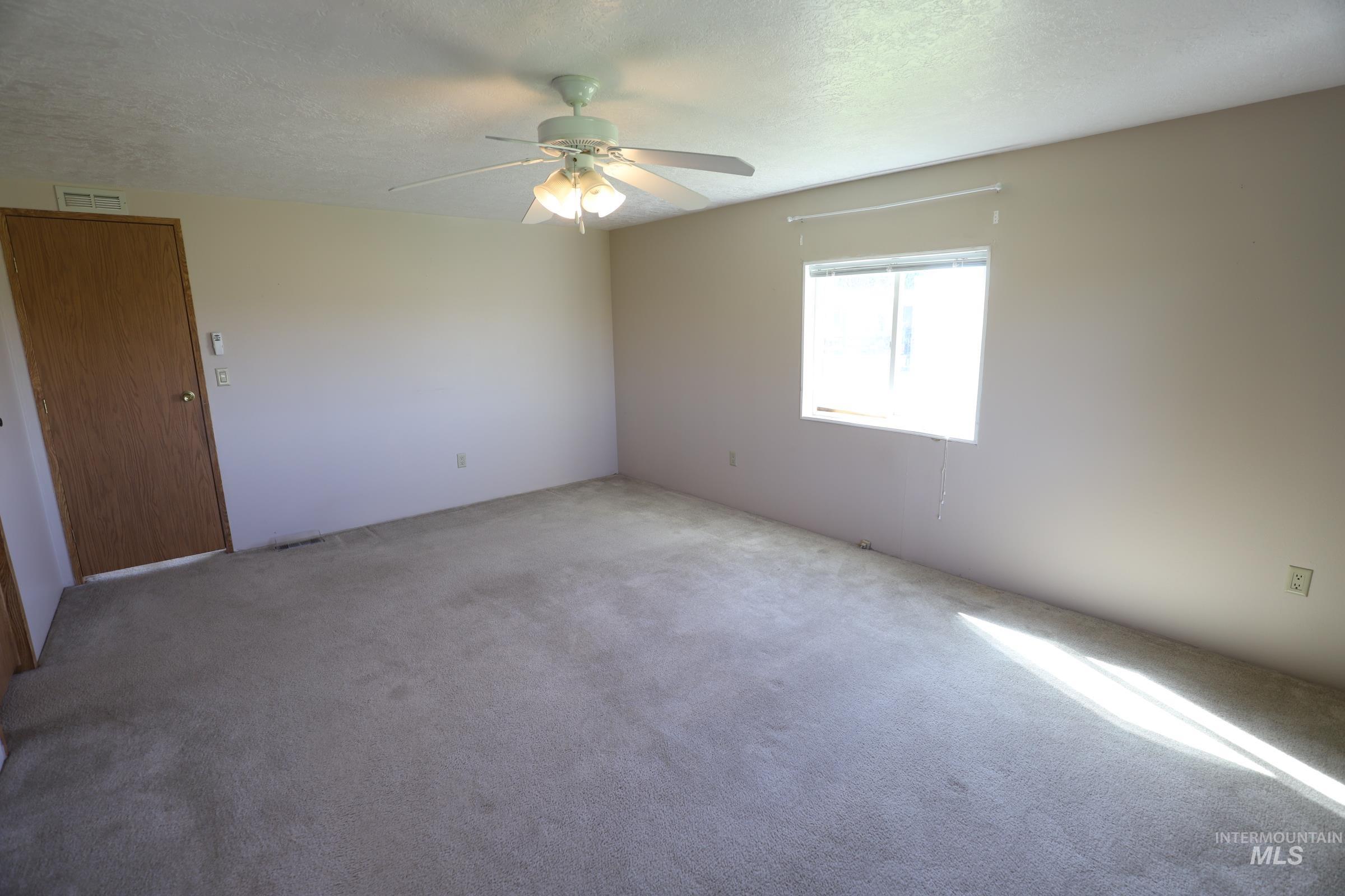 450 Pole Line Road, Twin Falls, Idaho 83301-3050, 3 Bedrooms, 2 Bathrooms, Residential For Sale, Price $119,900, 98925229