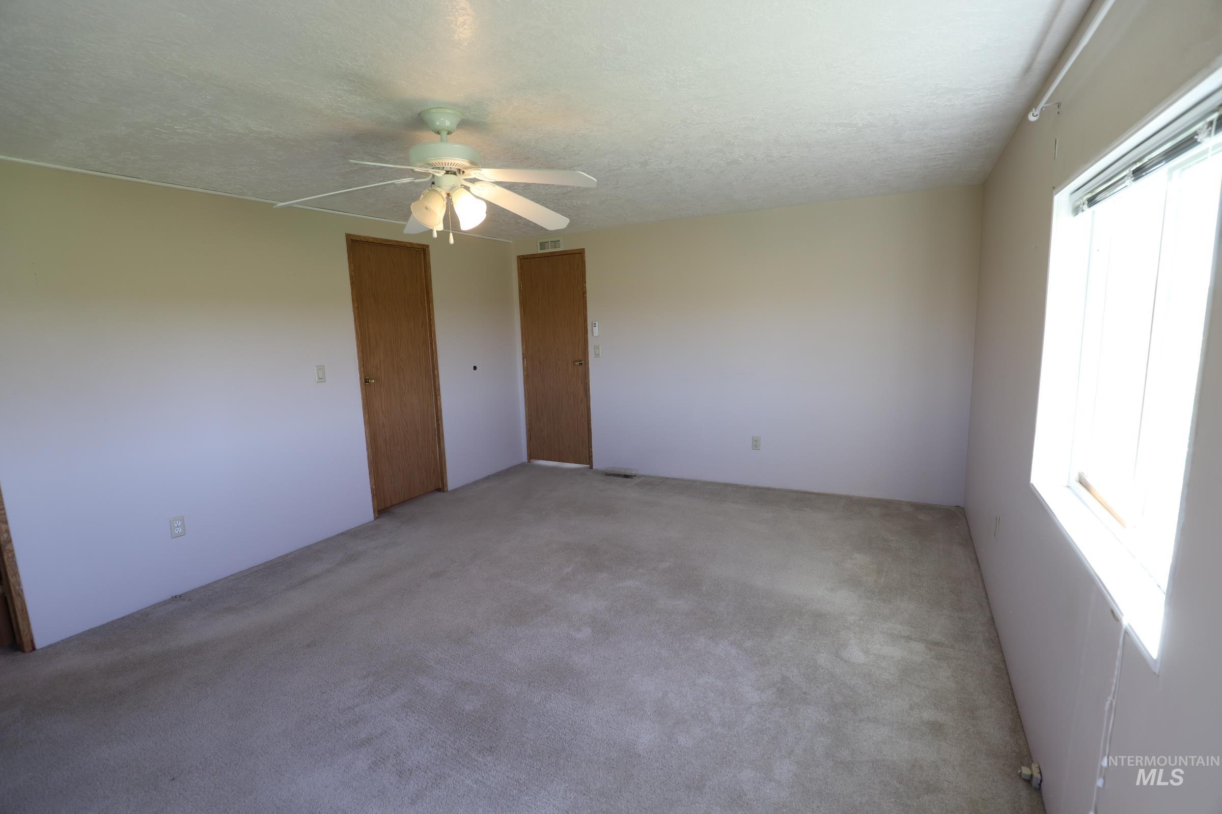 450 Pole Line Road, Twin Falls, Idaho 83301-3050, 3 Bedrooms, 2 Bathrooms, Residential For Sale, Price $119,900, 98925229