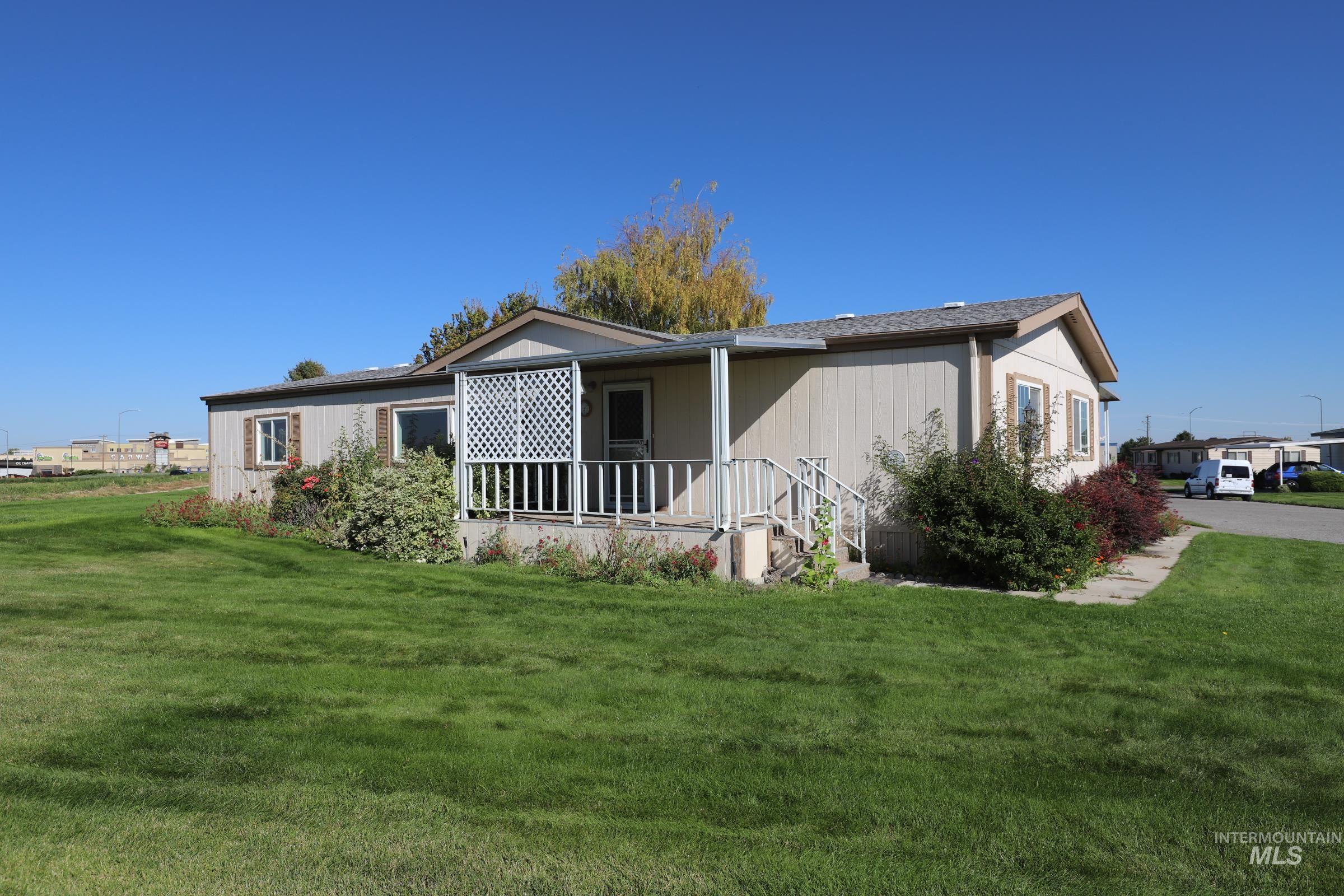 450 Pole Line Road, Twin Falls, Idaho 83301-3050, 3 Bedrooms, 2 Bathrooms, Residential For Sale, Price $119,900, 98925229