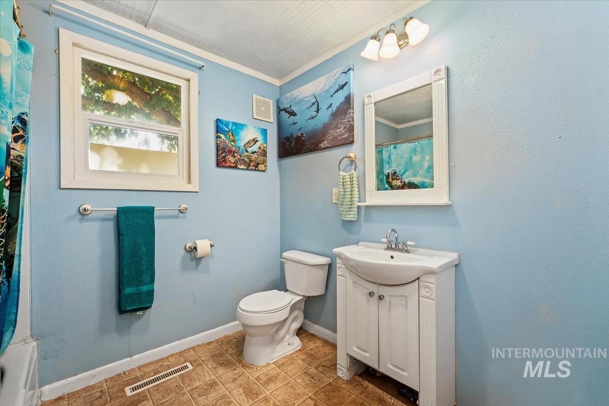302 E Elgin St., Caldwell, Idaho 83605, 2 Bedrooms, 1 Bathroom, Residential For Sale, Price $230,000, 98925232