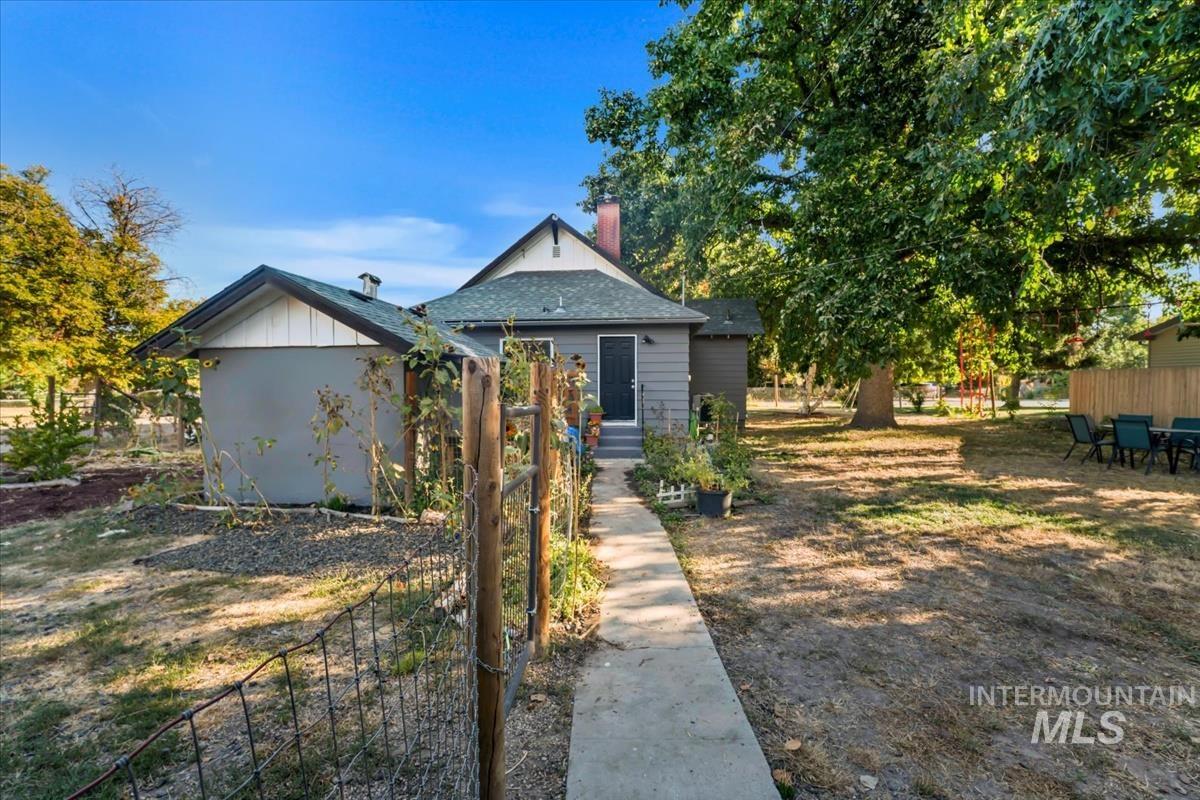 302 E Elgin St., Caldwell, Idaho 83605, 2 Bedrooms, 1 Bathroom, Residential For Sale, Price $230,000, 98925232