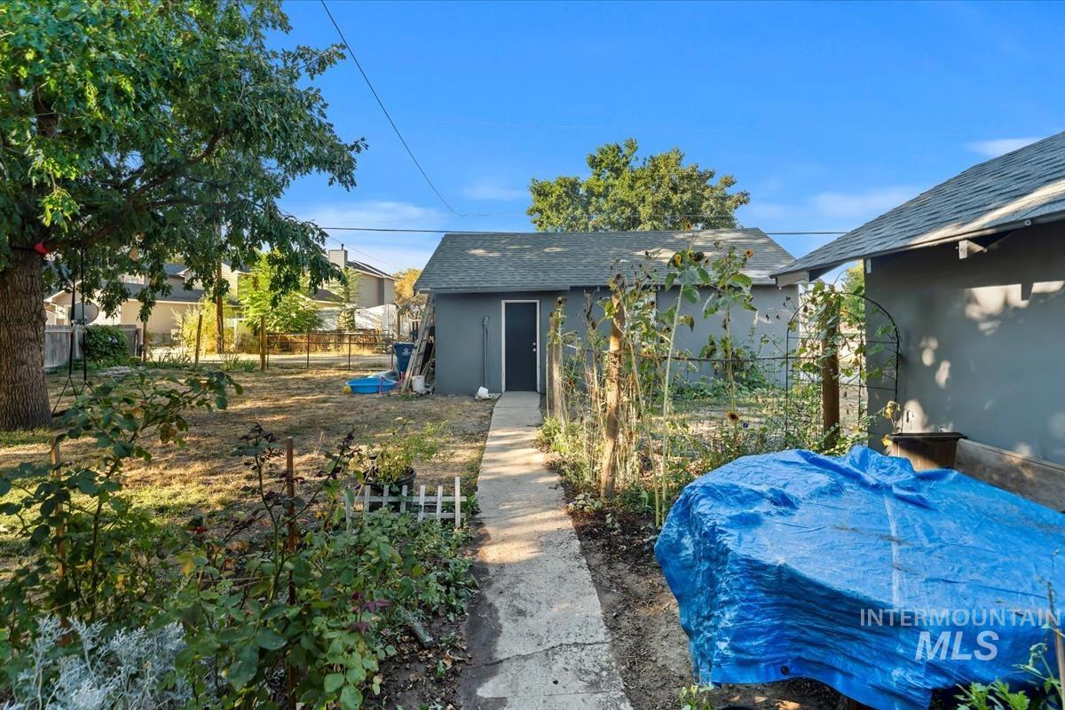 302 E Elgin St., Caldwell, Idaho 83605, 2 Bedrooms, 1 Bathroom, Residential For Sale, Price $230,000, 98925232