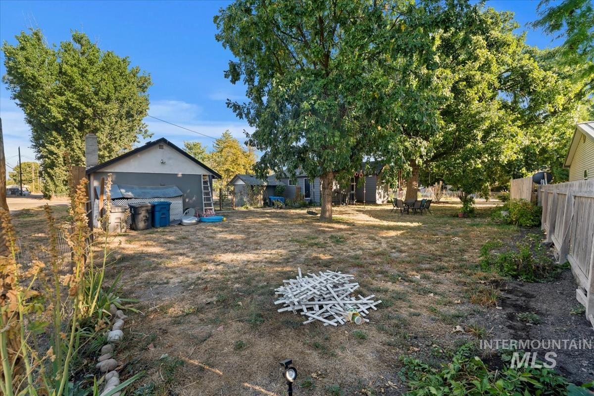 302 E Elgin St., Caldwell, Idaho 83605, 2 Bedrooms, 1 Bathroom, Residential For Sale, Price $230,000, 98925232