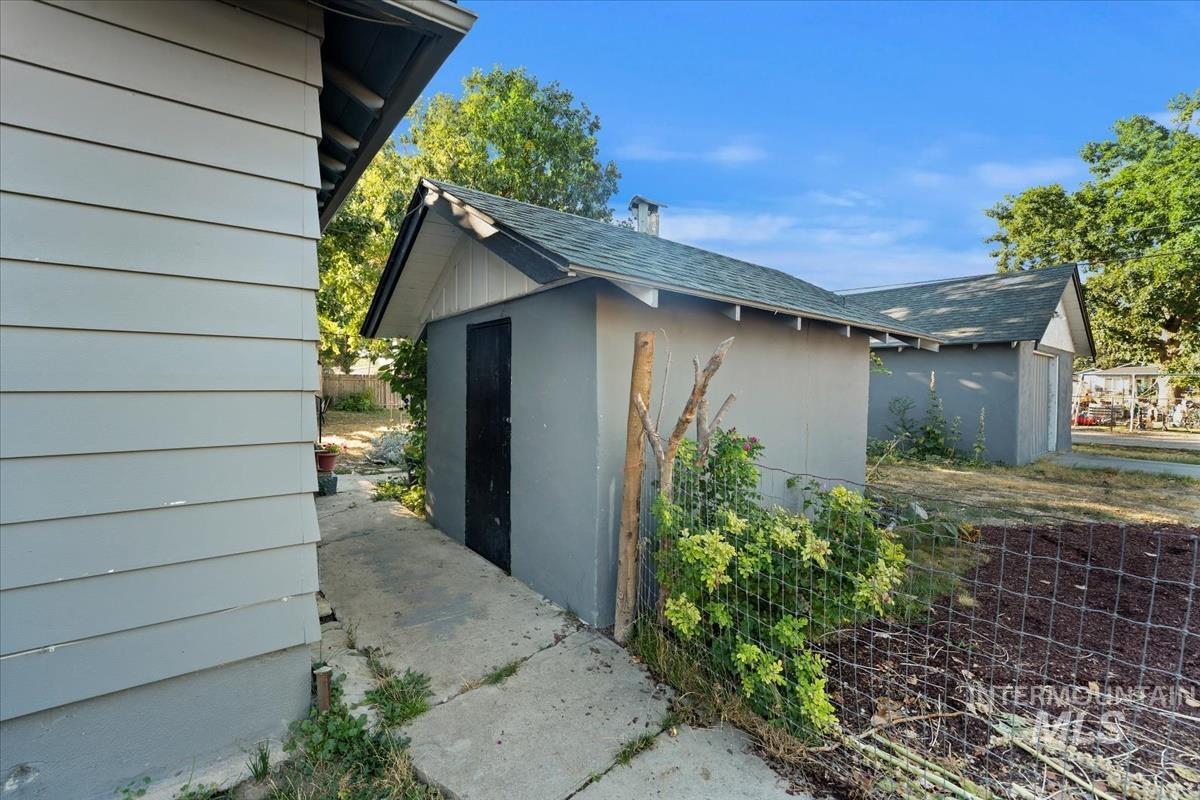 302 E Elgin St., Caldwell, Idaho 83605, 2 Bedrooms, 1 Bathroom, Residential For Sale, Price $230,000, 98925232