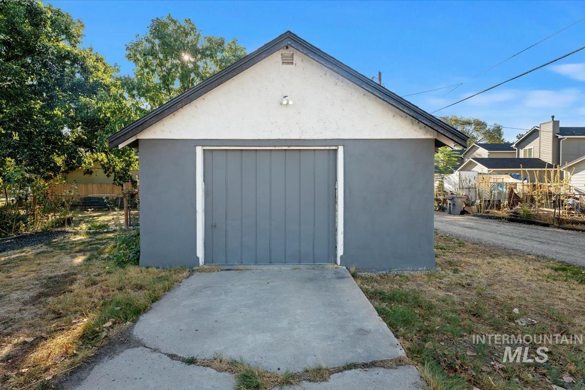 302 E Elgin St., Caldwell, Idaho 83605, 2 Bedrooms, 1 Bathroom, Residential For Sale, Price $230,000, 98925232