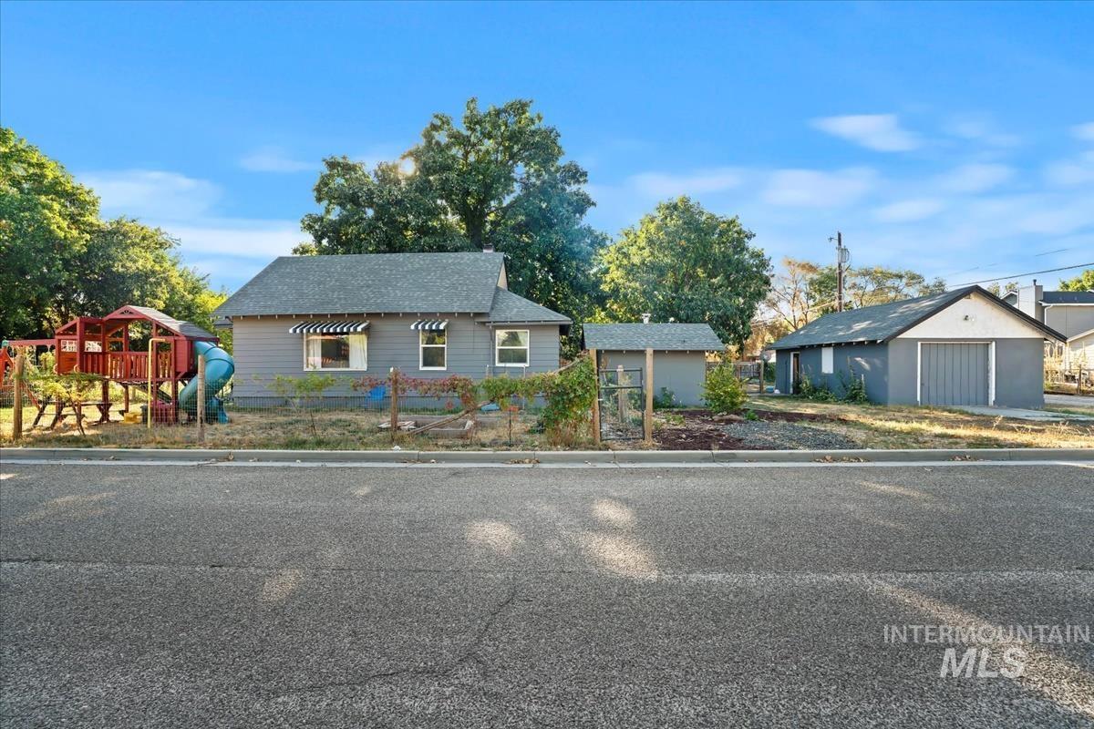 302 E Elgin St., Caldwell, Idaho 83605, 2 Bedrooms, 1 Bathroom, Residential For Sale, Price $230,000, 98925232