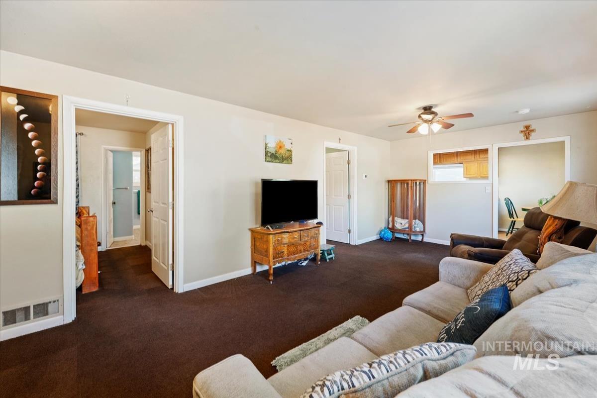 302 E Elgin St., Caldwell, Idaho 83605, 2 Bedrooms, 1 Bathroom, Residential For Sale, Price $230,000, 98925232