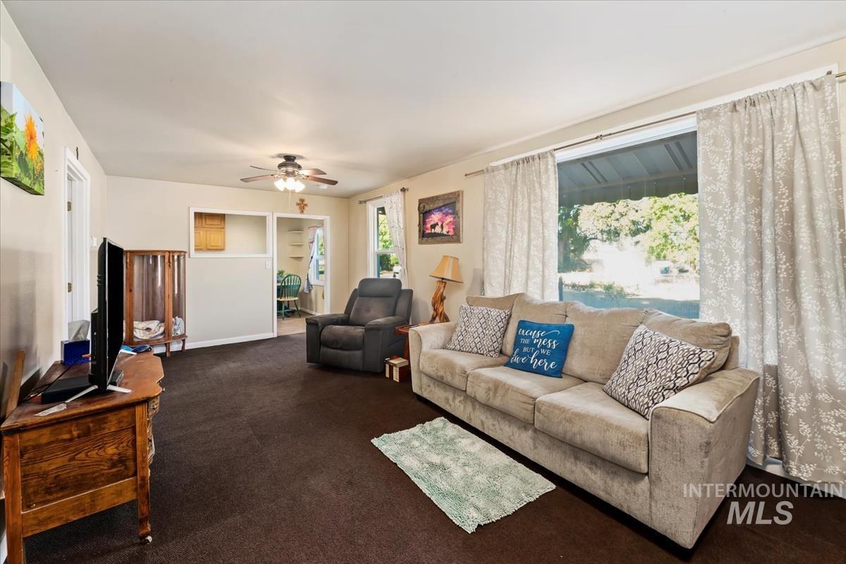 302 E Elgin St., Caldwell, Idaho 83605, 2 Bedrooms, 1 Bathroom, Residential For Sale, Price $230,000, 98925232
