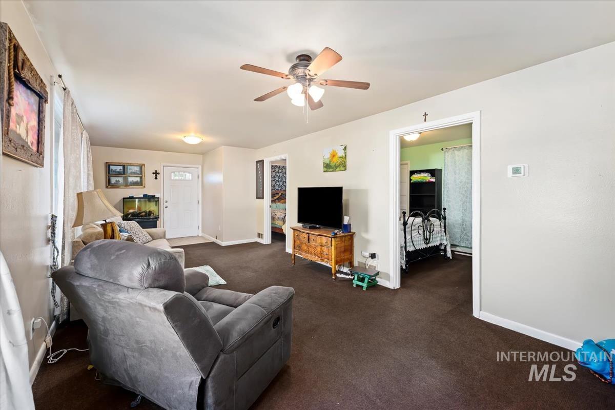302 E Elgin St., Caldwell, Idaho 83605, 2 Bedrooms, 1 Bathroom, Residential For Sale, Price $230,000, 98925232