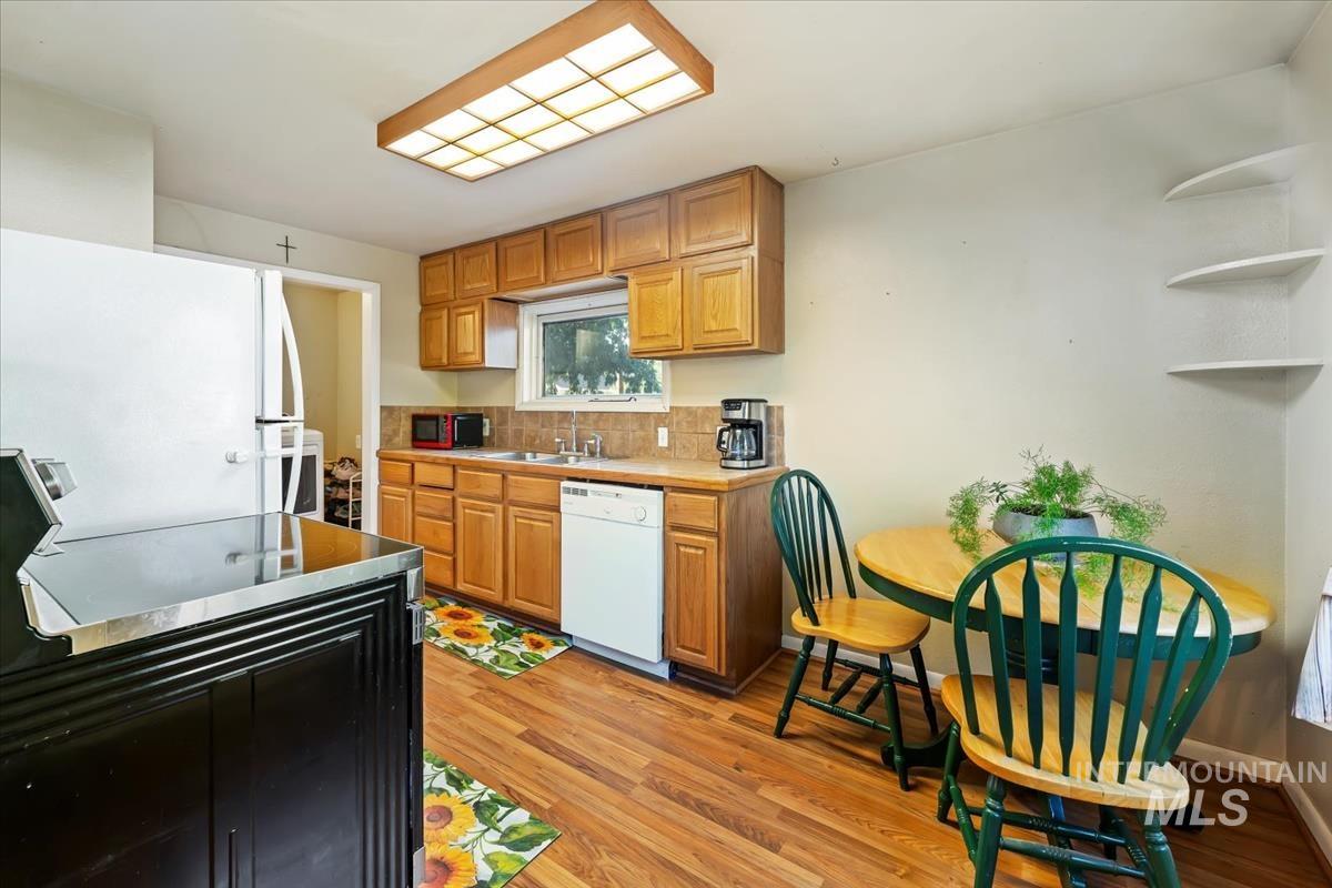 302 E Elgin St., Caldwell, Idaho 83605, 2 Bedrooms, 1 Bathroom, Residential For Sale, Price $230,000, 98925232
