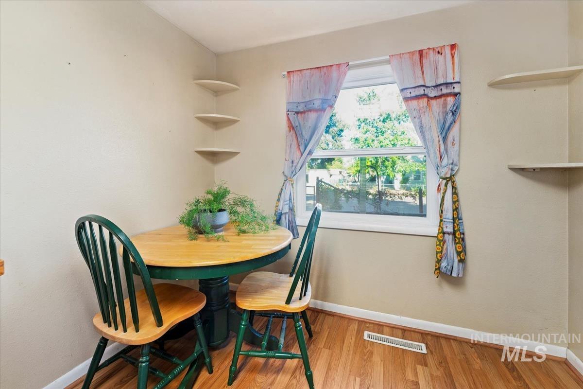 302 E Elgin St., Caldwell, Idaho 83605, 2 Bedrooms, 1 Bathroom, Residential For Sale, Price $230,000, 98925232