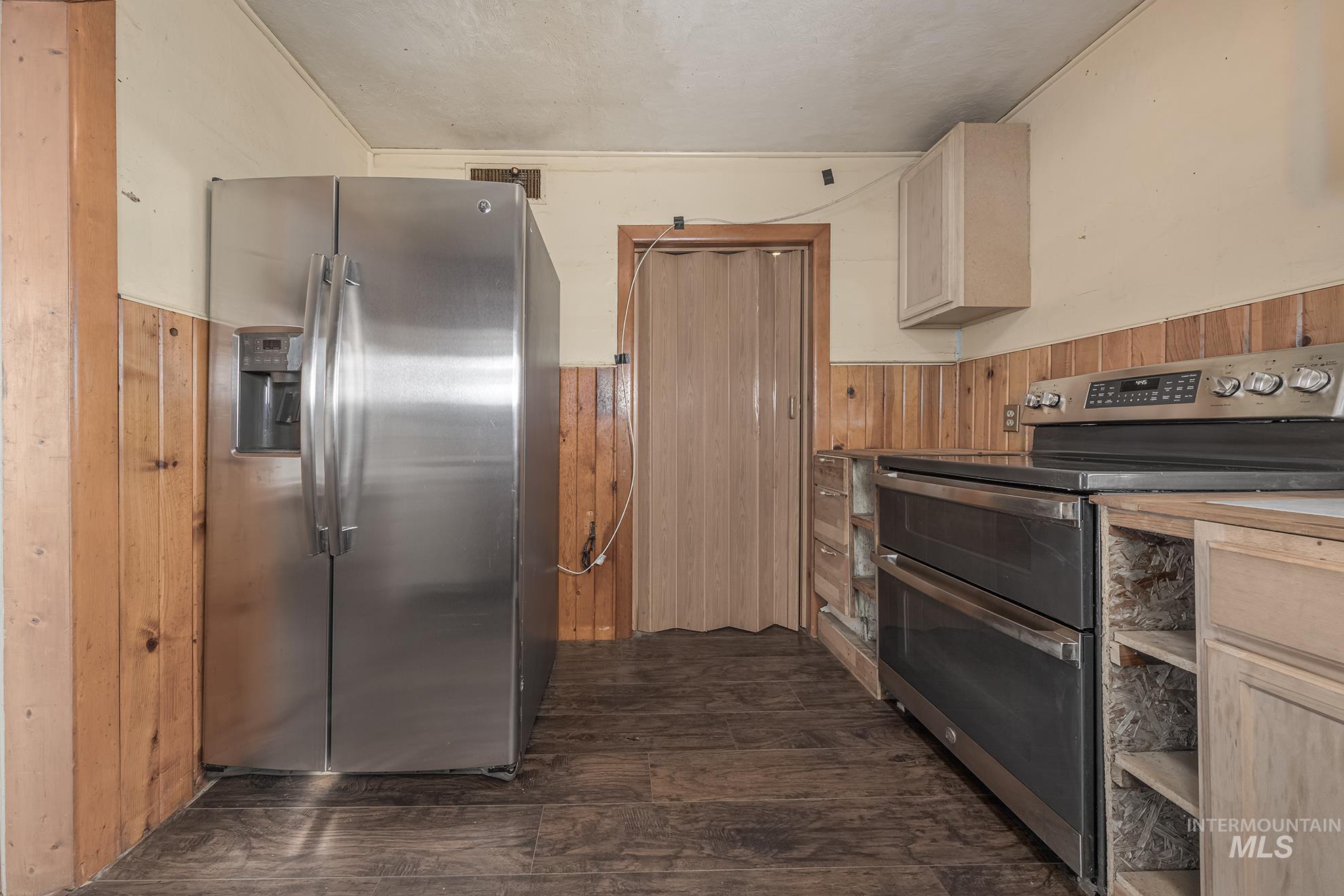 210 Adams Street E, Huntington, Oregon 97907, 3 Bedrooms, 3 Bathrooms, Residential For Sale, Price $199,000, 98925243