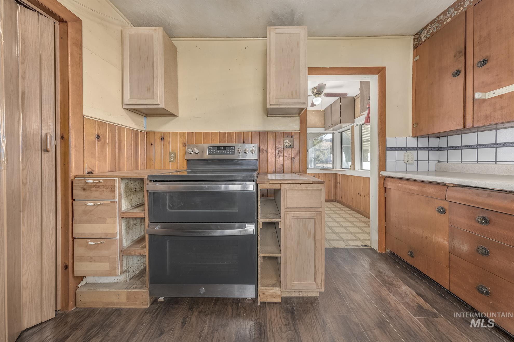 210 Adams Street E, Huntington, Oregon 97907, 3 Bedrooms, 3 Bathrooms, Residential For Sale, Price $199,000, 98925243