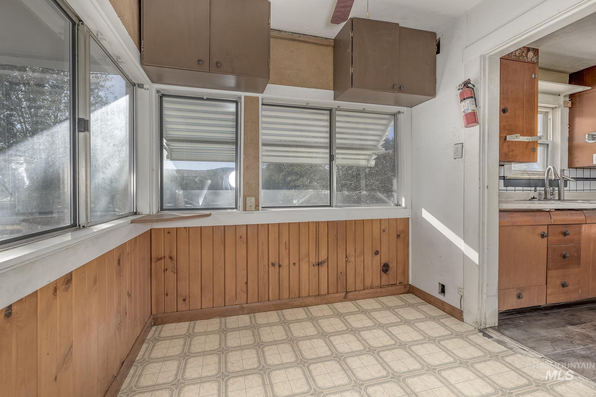 210 Adams Street E, Huntington, Oregon 97907, 3 Bedrooms, 3 Bathrooms, Residential For Sale, Price $199,000, 98925243