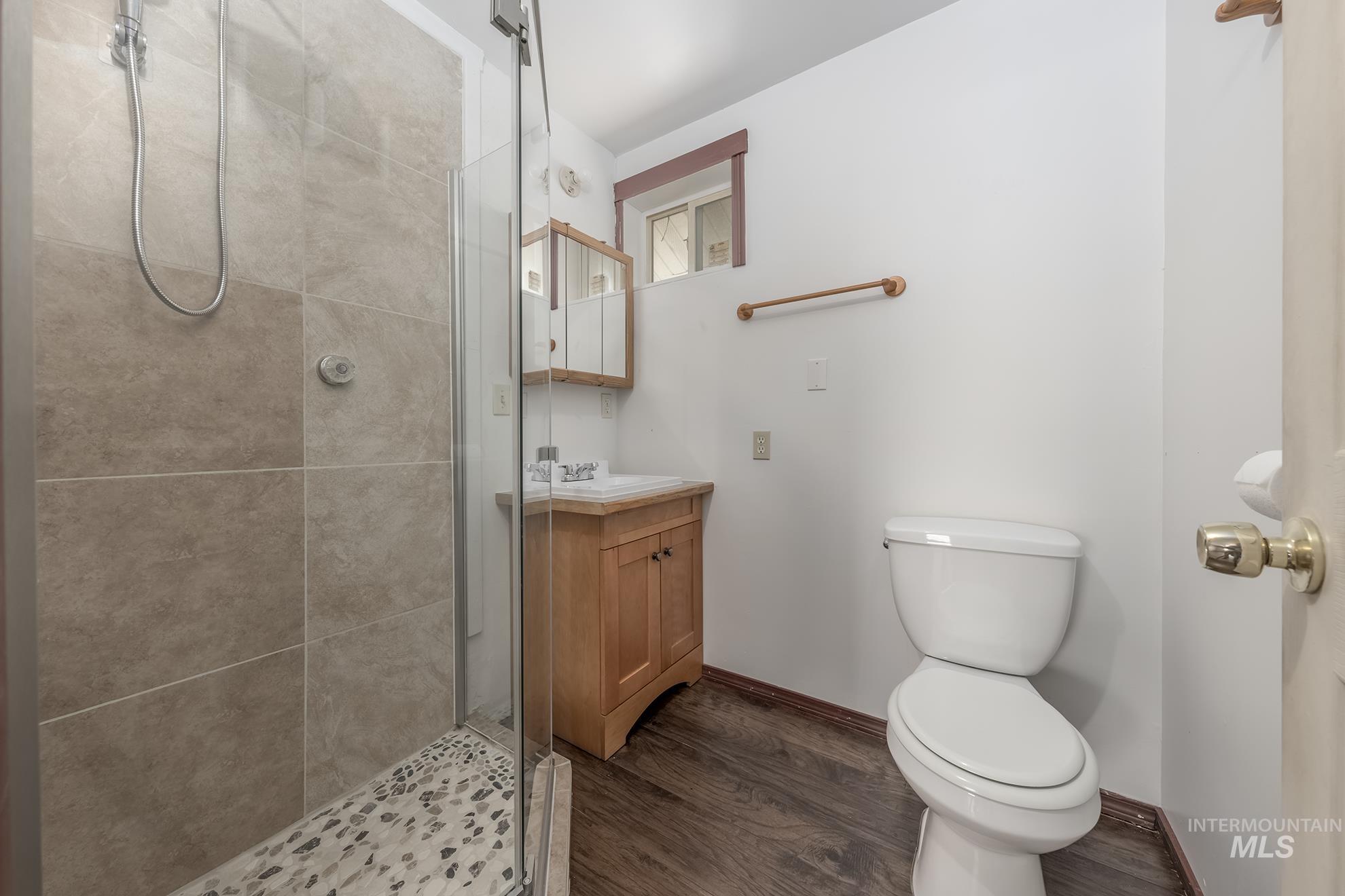 210 Adams Street E, Huntington, Oregon 97907, 3 Bedrooms, 3 Bathrooms, Residential For Sale, Price $199,000, 98925243
