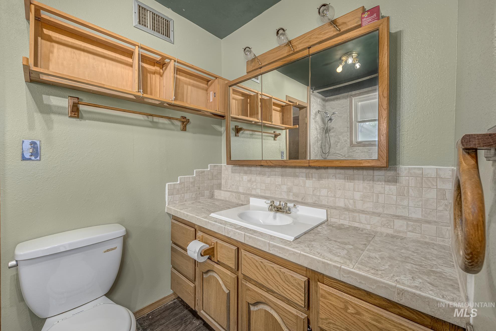 210 Adams Street E, Huntington, Oregon 97907, 3 Bedrooms, 3 Bathrooms, Residential For Sale, Price $199,000, 98925243