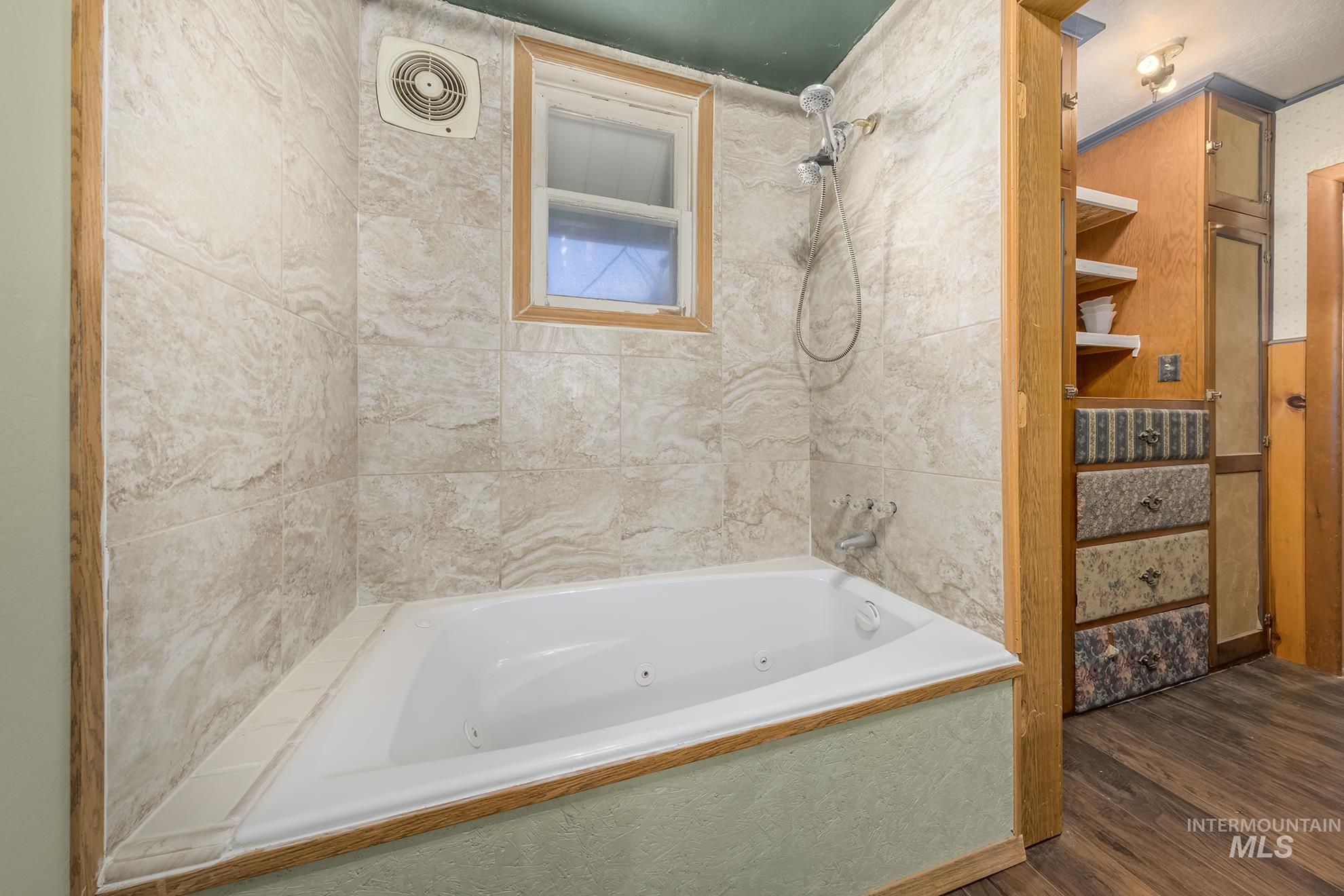 210 Adams Street E, Huntington, Oregon 97907, 3 Bedrooms, 3 Bathrooms, Residential For Sale, Price $199,000, 98925243