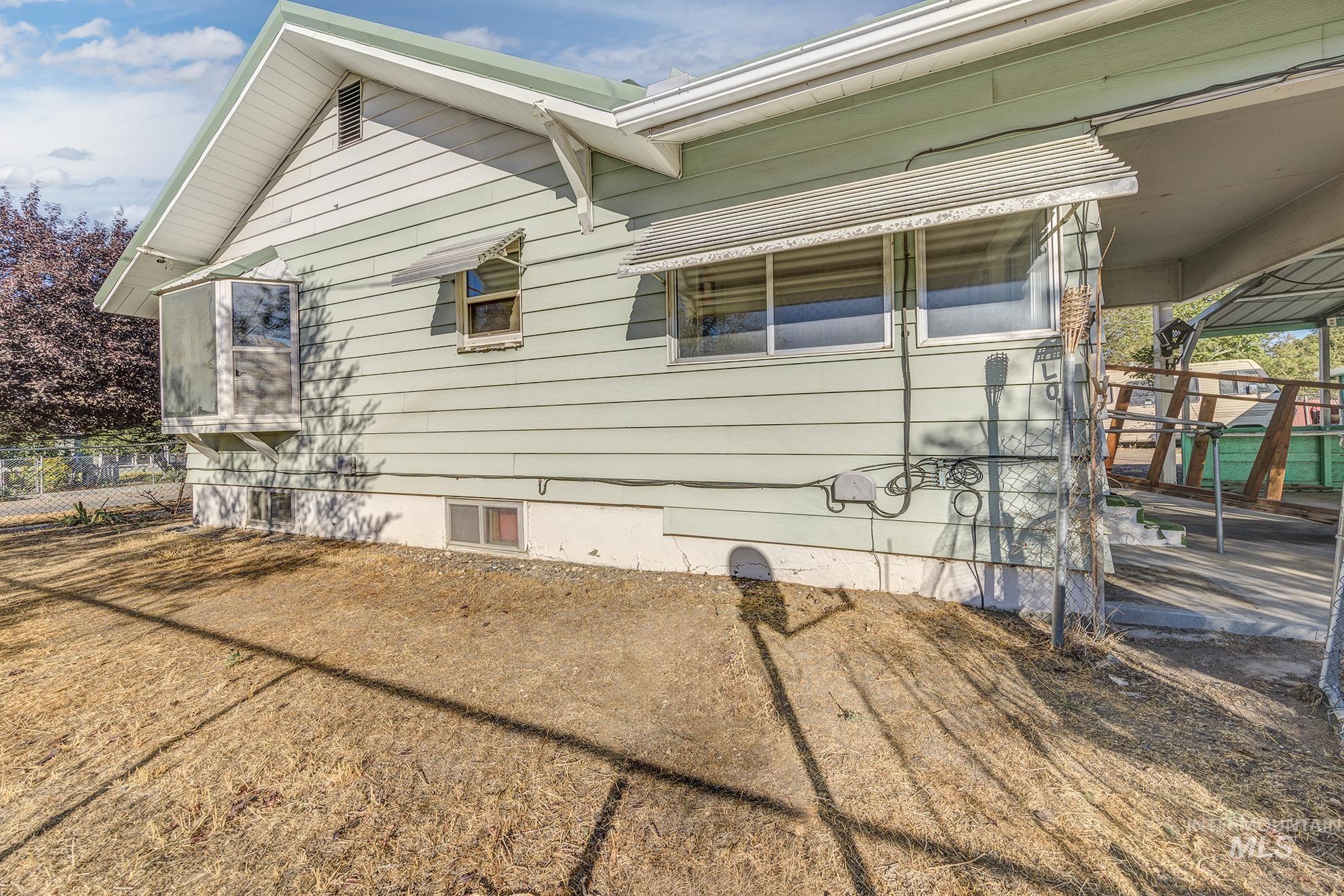 210 Adams Street E, Huntington, Oregon 97907, 3 Bedrooms, 3 Bathrooms, Residential For Sale, Price $199,000, 98925243