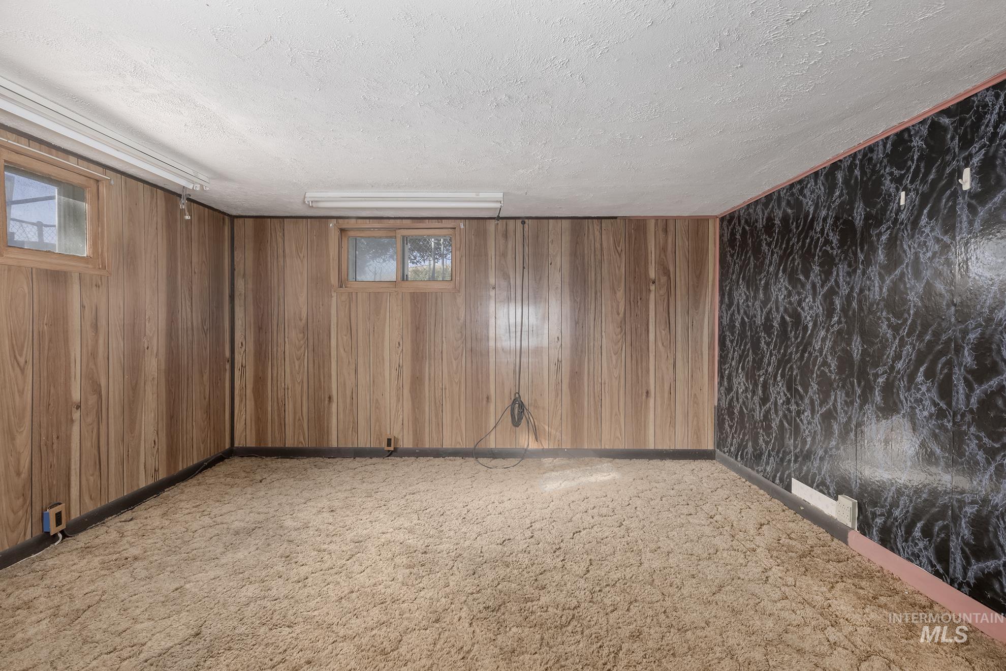 210 Adams Street E, Huntington, Oregon 97907, 3 Bedrooms, 3 Bathrooms, Residential For Sale, Price $199,000, 98925243