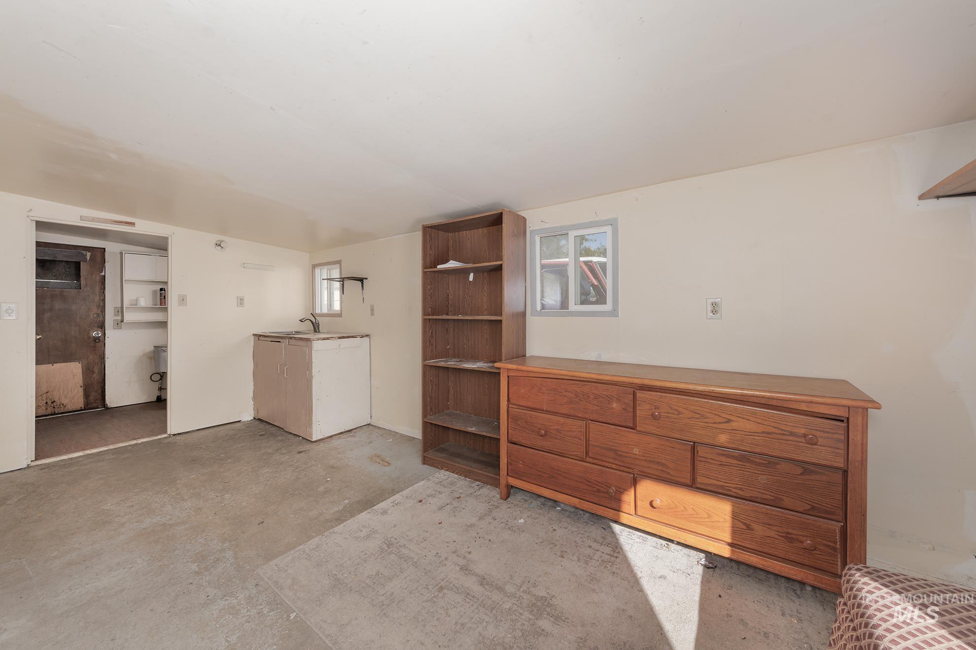 210 Adams Street E, Huntington, Oregon 97907, 3 Bedrooms, 3 Bathrooms, Residential For Sale, Price $199,000, 98925243