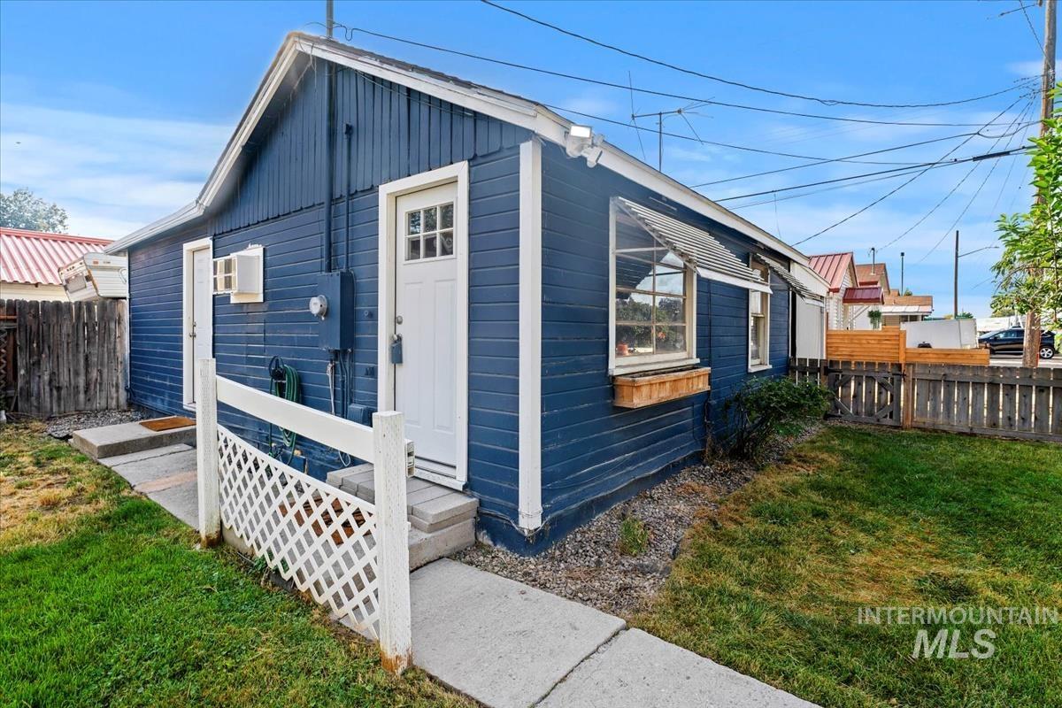 720 E 5th Street, Meridian, Idaho 83642, 1 Bedroom, 1 Bathroom, Residential Income For Sale, Price $289,500, 98925254