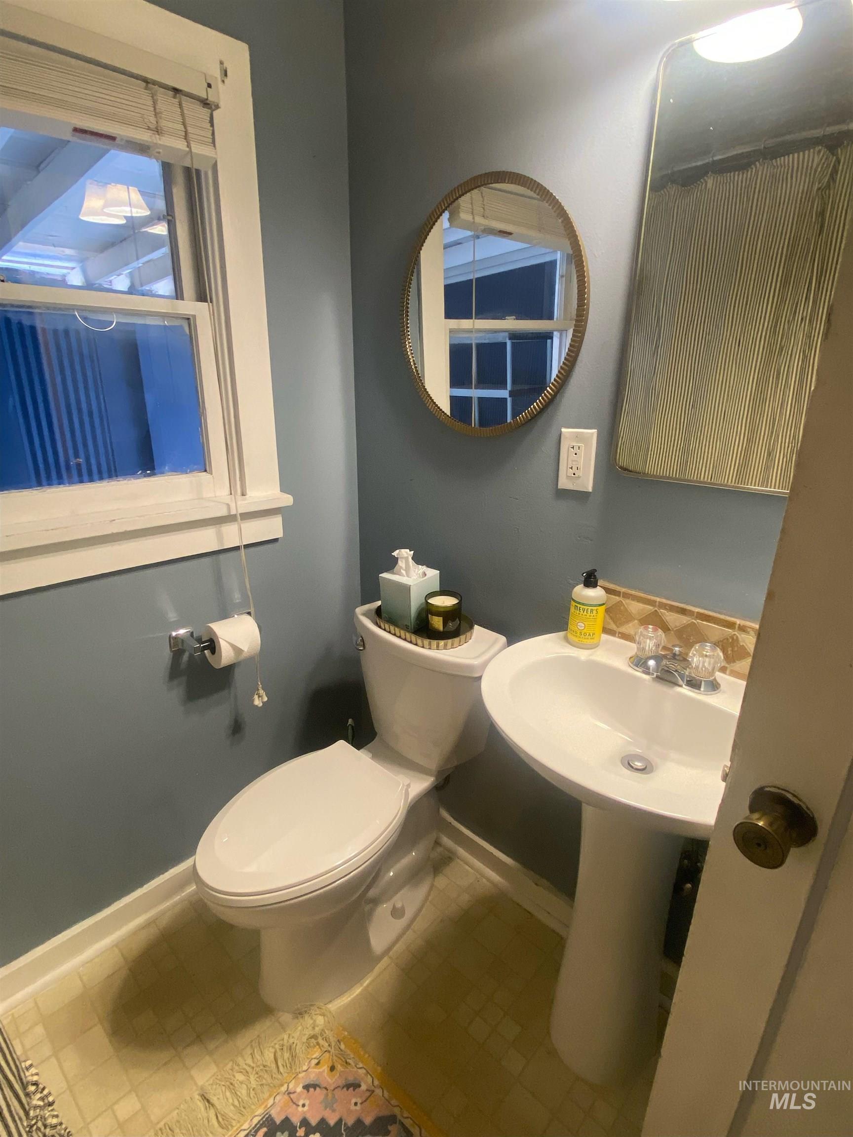 720 E 5th Street, Meridian, Idaho 83642, 1 Bedroom, 1 Bathroom, Residential Income For Sale, Price $289,500, 98925254