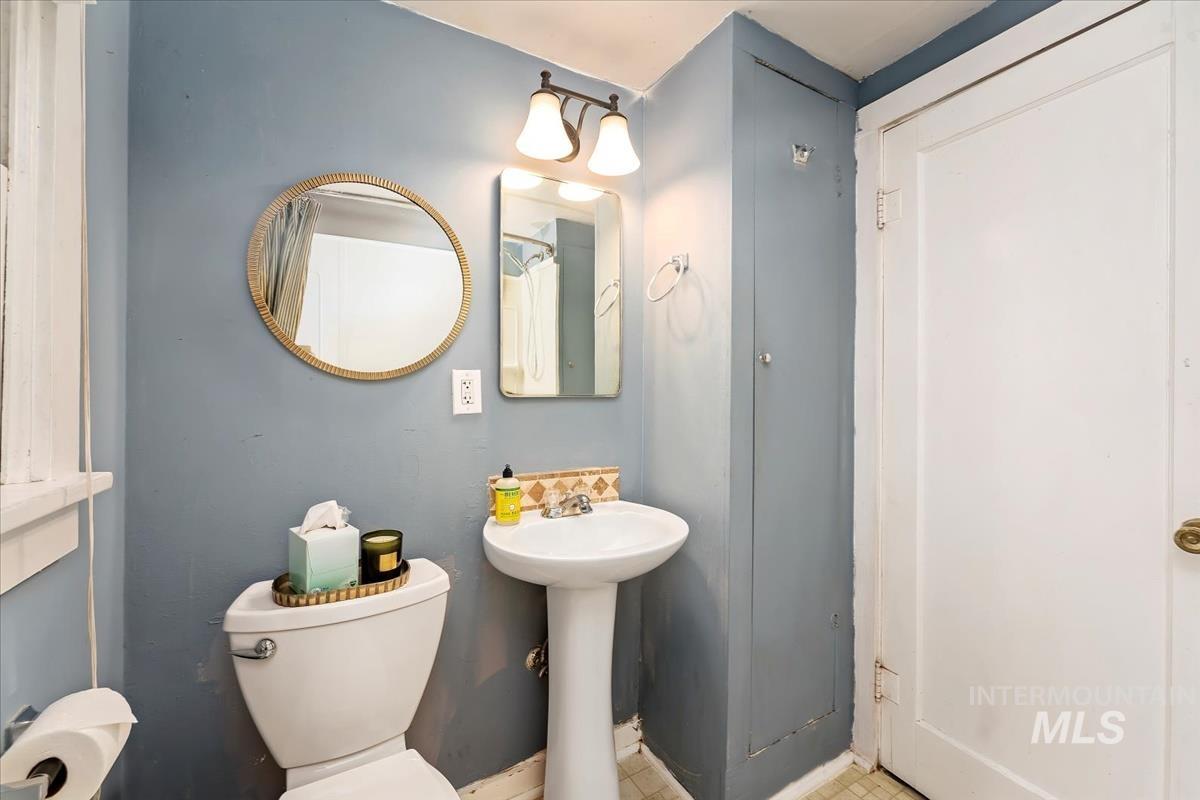720 E 5th Street, Meridian, Idaho 83642, 1 Bedroom, 1 Bathroom, Residential Income For Sale, Price $289,500, 98925254