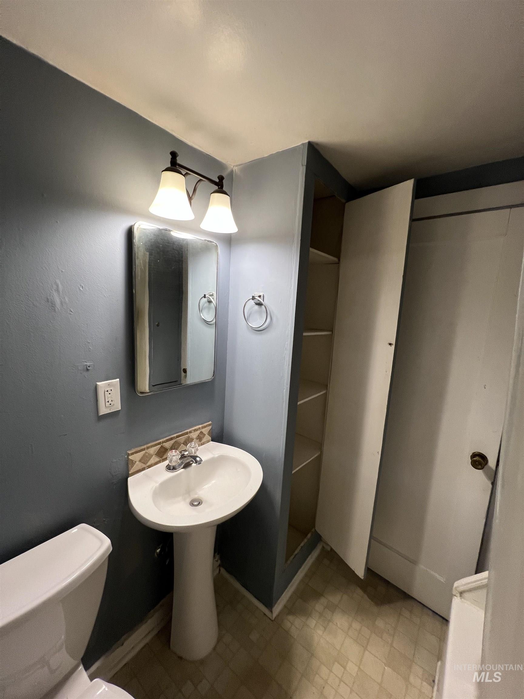 720 E 5th Street, Meridian, Idaho 83642, 1 Bedroom, 1 Bathroom, Residential Income For Sale, Price $289,500, 98925254