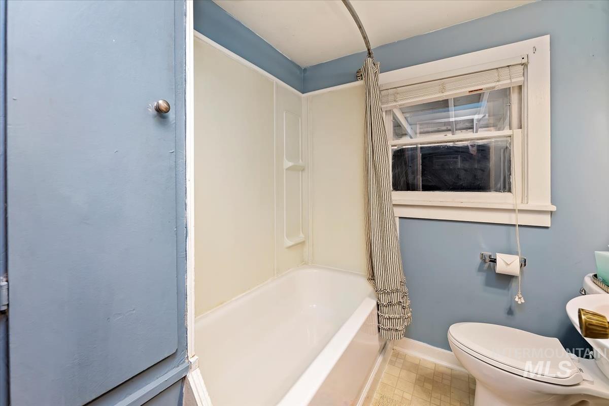 720 E 5th Street, Meridian, Idaho 83642, 1 Bedroom, 1 Bathroom, Residential Income For Sale, Price $289,500, 98925254