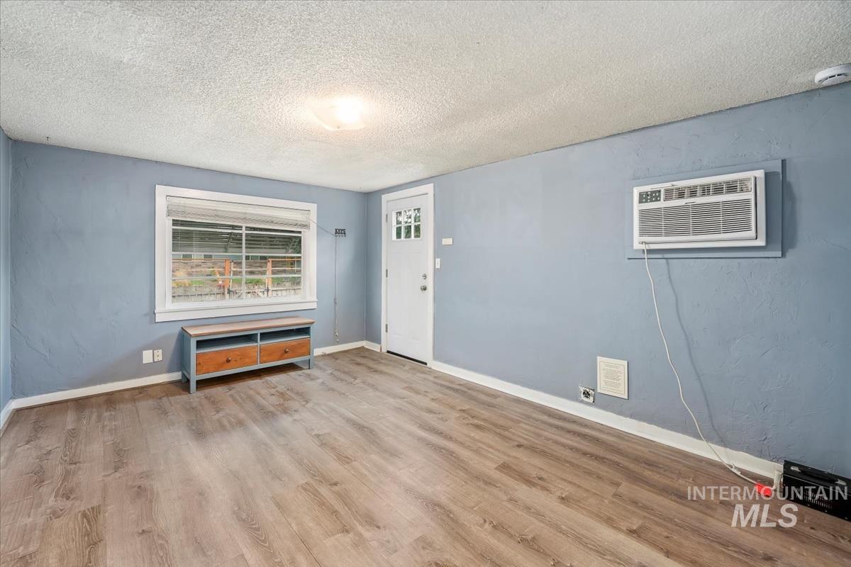 720 E 5th Street, Meridian, Idaho 83642, 1 Bedroom, 1 Bathroom, Residential Income For Sale, Price $289,500, 98925254
