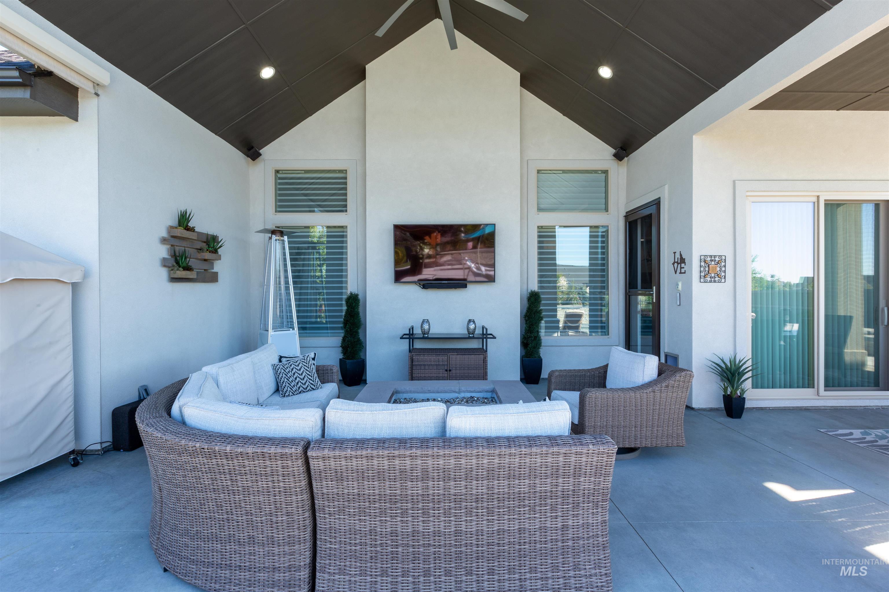2701 N Fruniz Ave, Eagle, Idaho 83616-2308, 3 Bedrooms, 2.5 Bathrooms, Residential For Sale, Price $1,649,777, 98925267